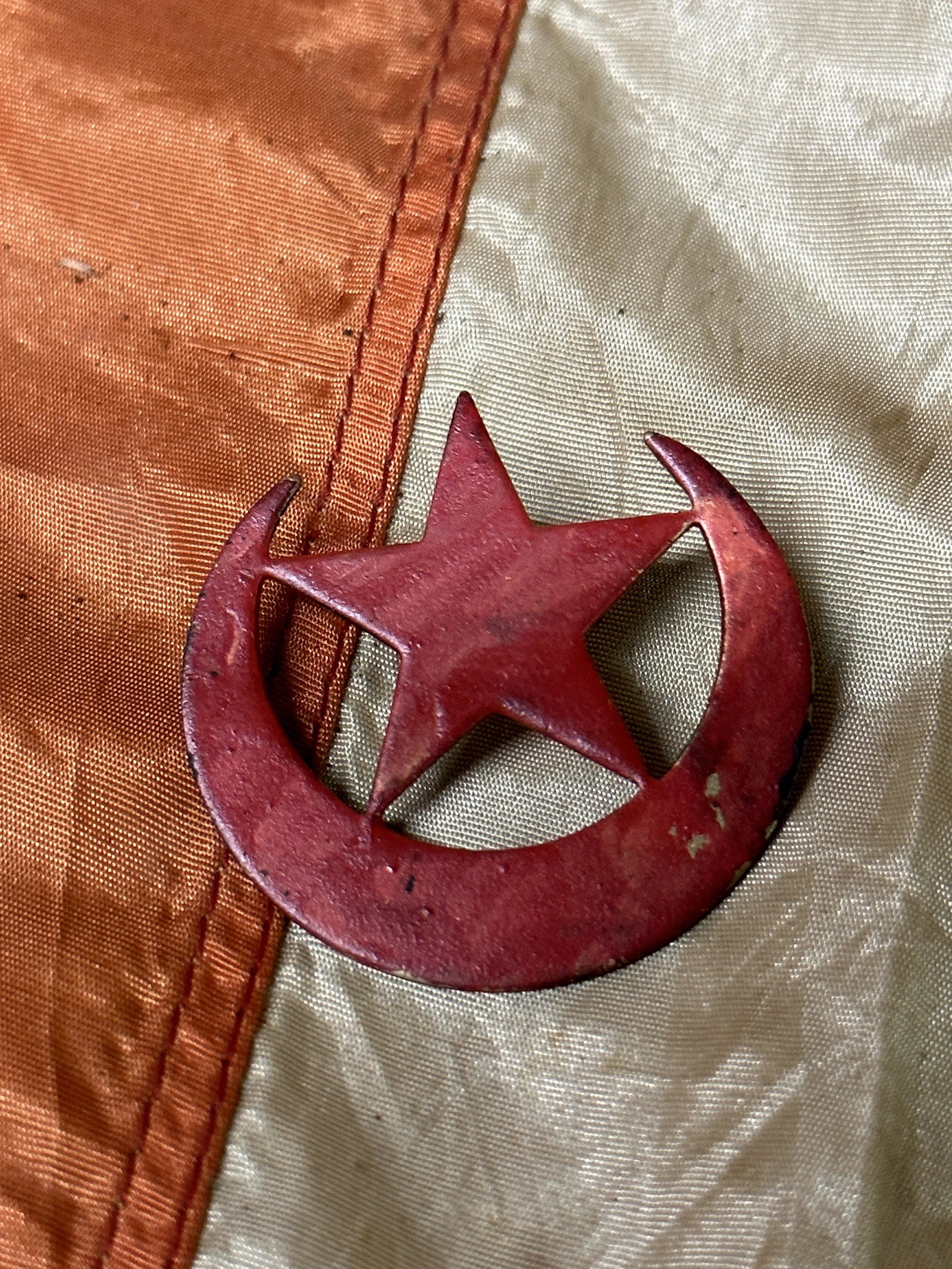 RARE CIVIL WAR 7TH UNION CORPS BADGE INSIGNIA: RARE CIVIL WAR 7TH UNION CORPS BADGE INSIGNIA. A RARE FIND. IT IS IN MINT OVERALL SHAPE AND CONDITION WITH A BEAUTIFUL OVERALL PATINA. SHOWS GOOD WEAR AND USE. PLEASE VIEW ALL DETAILED PICTURES. A RAR