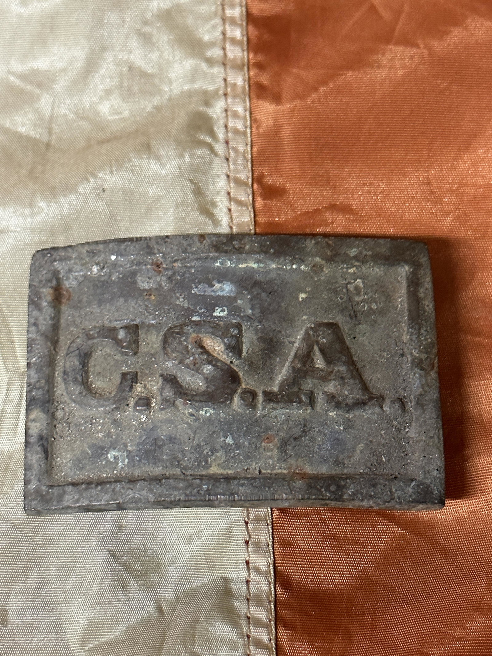 RARE CIVIL WAR CSA CONFEDERATE OFFICER BELT BUCKLE - 3 HOOK CONSTRUCTION: RARE CIVIL WAR CSA CONFEDERATE OFFICER BELT BUCKLE - 3 HOOK CONSTRUCTION. A RARE FIND THAT IS IN MINT OVERALL SHAPE AND CONDITION WITH A BEAUTIFUL OVERALL PATINA. SHOWS GOOD WEAR AND USE. PLEASE VIEW 