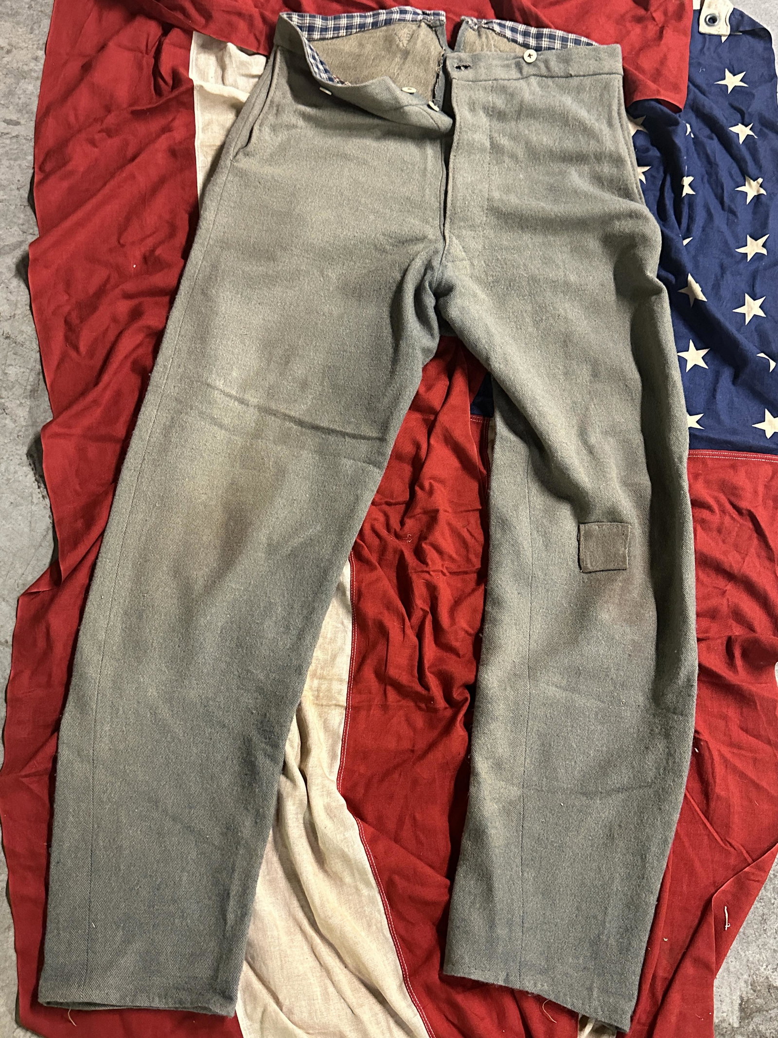 SCARCE CIVIL WAR CONFEDERATE REBEL'S PANTS: SCARCE CIVIL WAR CONFEDERATE REBEL'S PANTS. ALL HAND-SEWN PANTS WITH TRACES OF FIELD REPAIR. SHOWS GOOD WEAR AND USE WITH A BEAUTIFUL PATINA THROUGHOUT. LOOKS ABSOLUTELY STUNNING WITH A GREAT EYE APPE