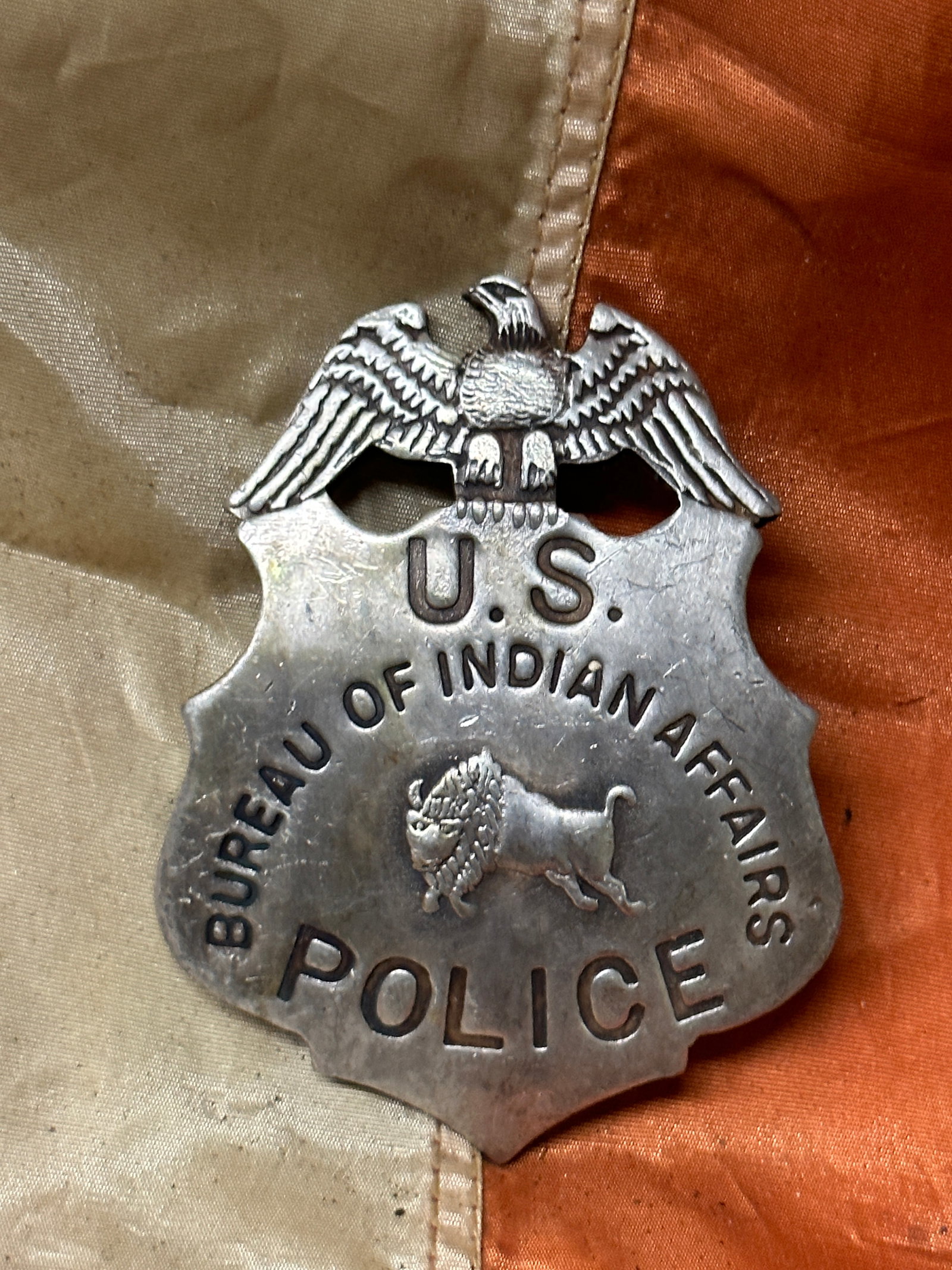 ANTIQUE U.S. BUREAU OF INDIAN AFFAIRS POLICE BADGE: ANTIQUE U.S. BUREAU OF INDIAN AFFAIRS POLICE BADGE. A RARE FIND THAT IS IN MINT OVERALL SHAPE AND CONDITION WITH A BEAUTIFUL OVERALL PATINA. HAS A GREAT LOOK TO IT WITH AN EXCELLENT OVERALL EYE APPEAL