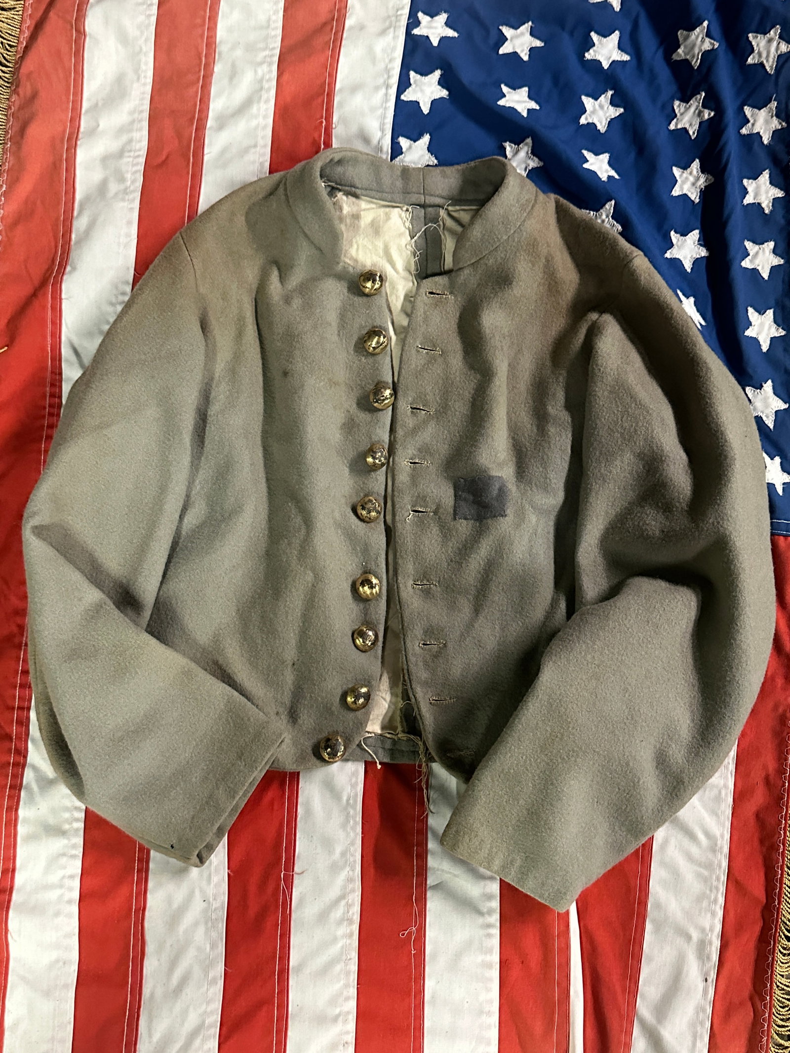 RARE CIVIL WAR CONFEDERATE SHELL JACKET WITH BULLET DOME BUTTONS: RARE CIVIL WAR CONFEDERATE SHELL JACKET WITH BULLET DOME BUTTONS. AN ULTRA RARE FIND THAT IS IN MINT OVERALL SHAPE AND CONDITION WITH A BEAUTIFUL OVERALL PATINA. A VERY RARE THAT THAT SHOWS EXCEPTIONA