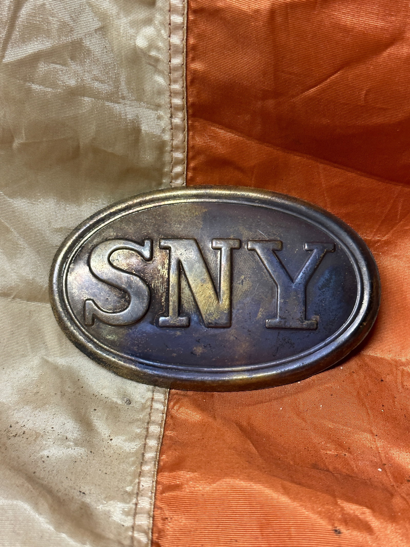 RARE CIVIL WAR SNY BELT BUCKLE WORN BY 69TH NY TROOPS 1861: RARE CIVIL WAR SNY BELT BUCKLE WORN BY 69TH NY TROOPS 1861. A RARE FIND. IT IS IN MINT OVERALL SHAPE AND CONDITION WITH A BEAUTIFUL OVERALL PATINA. HAS A GREAT LOOK TO IT WITH AN EXCELLENT OVERALL EYE