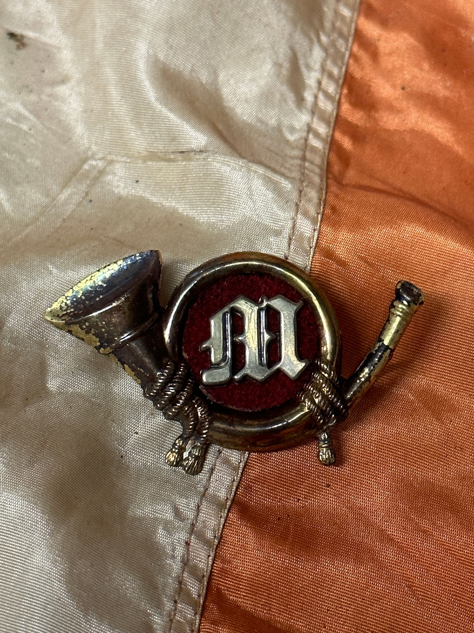 USMC 1858 CIVIL WAR MARINE CORPS BADGE INSIGNIA: USMC 1858 CIVIL WAR MARINE CORPS BADGE INSIGNIA. A RARE FIND. IT IS IN MINT OVERALL SHAPE AND CONDITION WITH A BEAUTIFUL OVERALL PATINA. HAS A GREAT LOOK TO IT WITH AN EXCELLENT OVERALL EYE APPEAL. PL