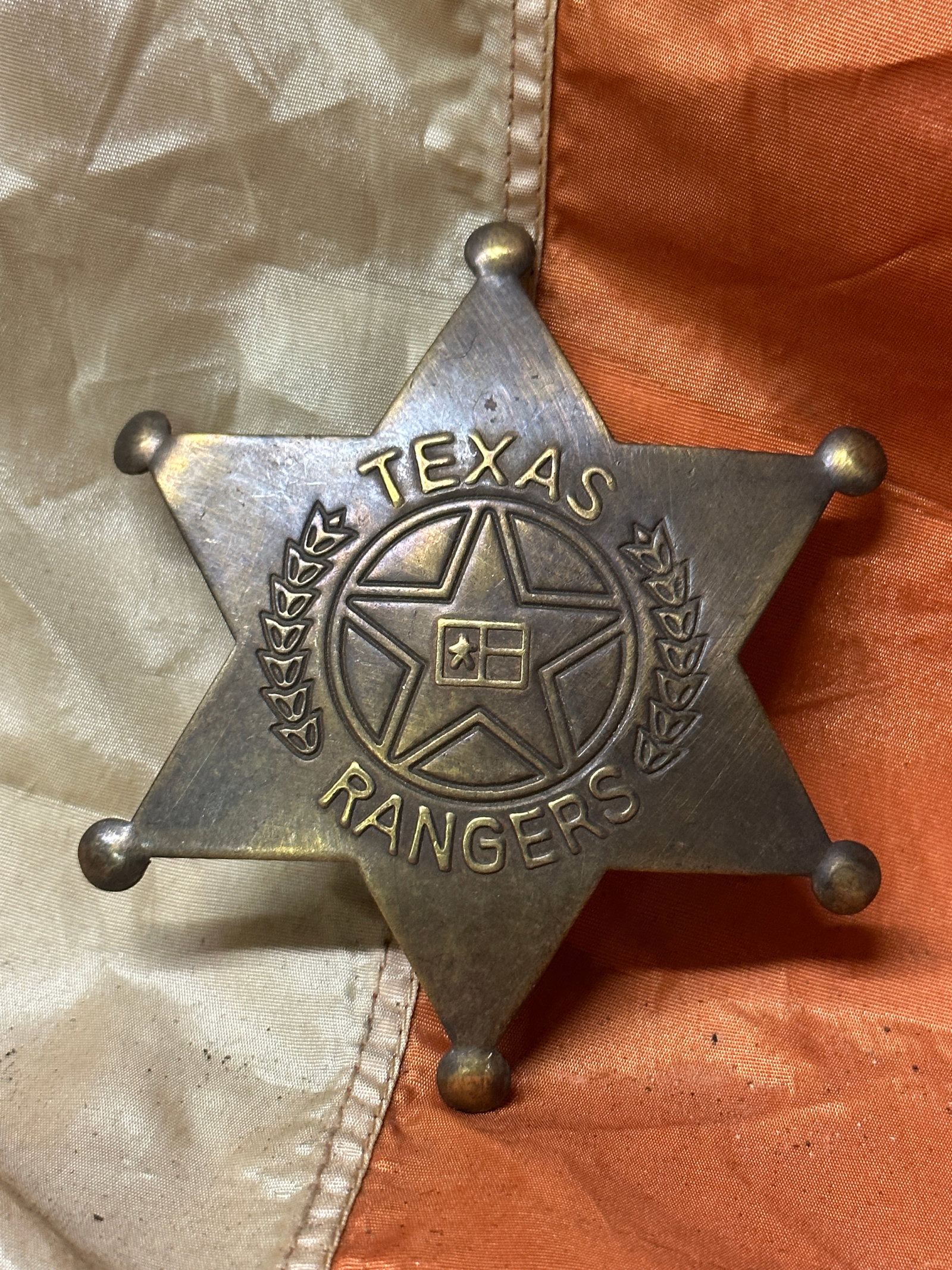 1800'S CIVIL WAR TEXAS RANGERS BADGE: 1800'S CIVIL WAR TEXAS RANGERS BADGE. A RARE FIND. IT IS IN MINT OVERALL SHAPE AND CONDITION WITH A BEAUTIFUL OVERALL PATINA. HAS A GREAT LOOK TO IT WITH AN EXCELLENT OVERALL EYE APPEAL. PLEASE VIEW A