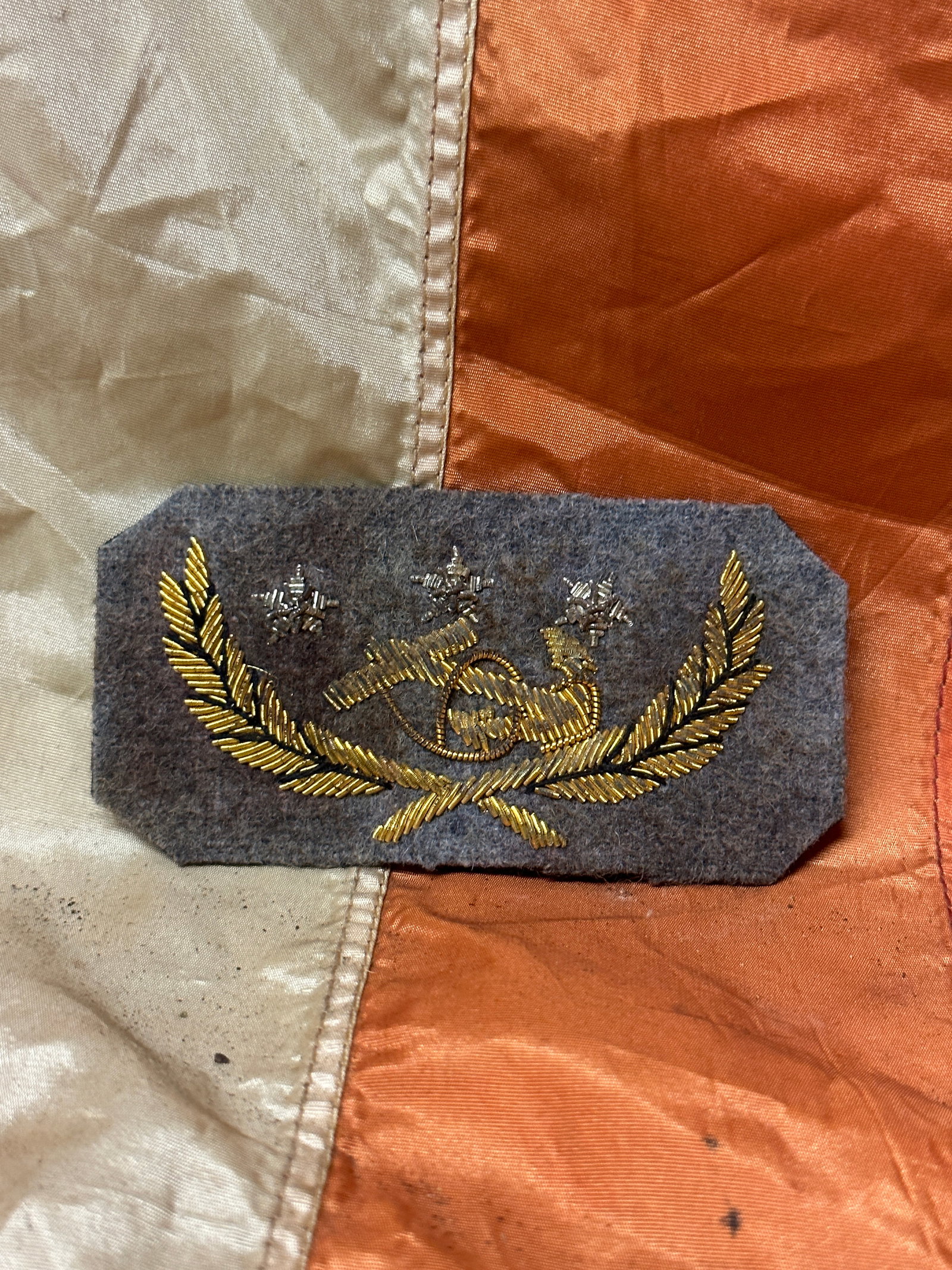 CIVIL WAR 3 STAR ADMIRAL CONFEDERATE NAVAL BULLION BADGE INSIGNIA BY COURTNEY TENNANT, CHARLESTON,: CIVIL WAR 3 STAR ADMIRAL CONFEDERATE NAVAL BULLION BADGE INSIGNIA BY COURTNEY TENNANT, CHARLESTON, SC. CSN. A RARE FIND. IT IS IN MINT OVERALL SHAPE AND CONDITION WITH A BEAUTIFUL OVERALL PATINA. HAS 