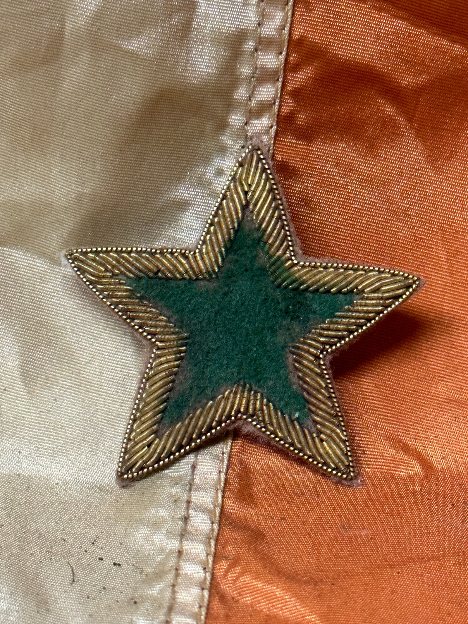 CIVIL WAR 12TH UNION CORPS BULLION BADGE INSIGNIA: CIVIL WAR 12TH UNION CORPS BULLION BADGE INSIGNIA. A RARE FIND. IT IS IN MINT OVERALL SHAPE AND CONDITION WITH A BEAUTIFUL OVERALL PATINA. HAS A GREAT LOOK TO IT WITH AN EXCELLENT OVERALL EYE APPEAL. 