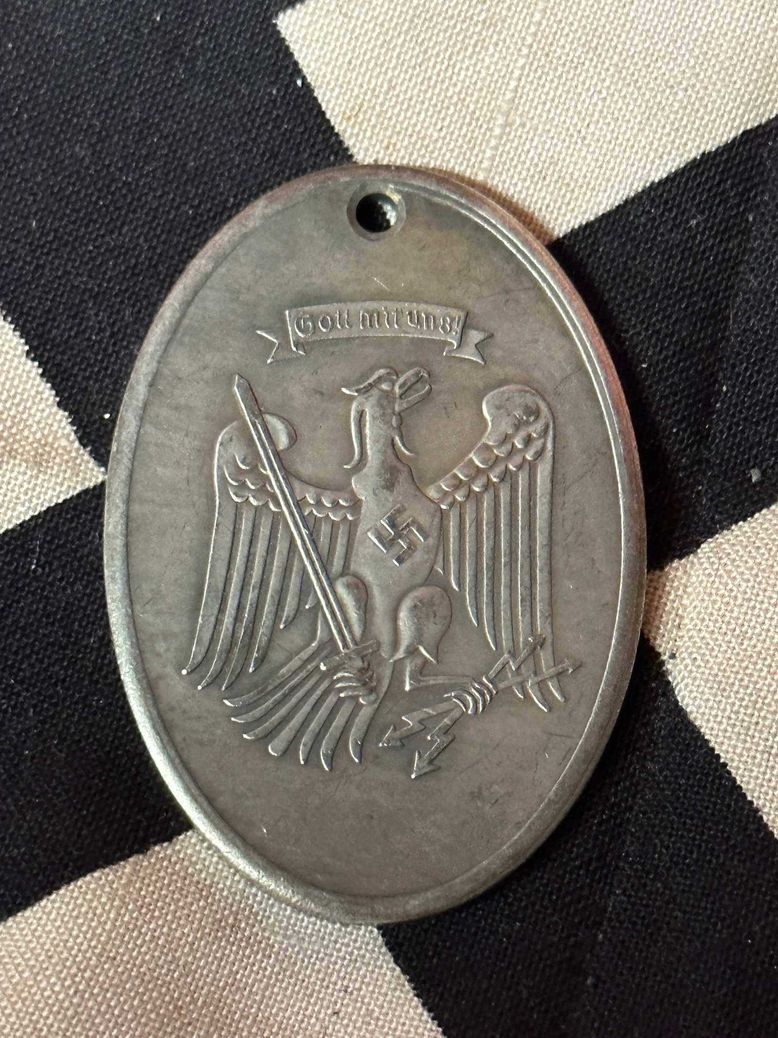 RARE WW2 GERMAN GESTAPO POLICE BADGE/MEDAL: RARE WW2 GERMAN GESTAPO POLICE BADGE/MEDAL. A RARE FIND. IT IS IN MINT OVERALL SHAPE AND CONDITION WITH A BEAUTIFUL OVERALL PATINA. SHOWS GOOD WEAR AND USE. PLEASE VIEW ALL DETAILED PICTURES. A RARE F