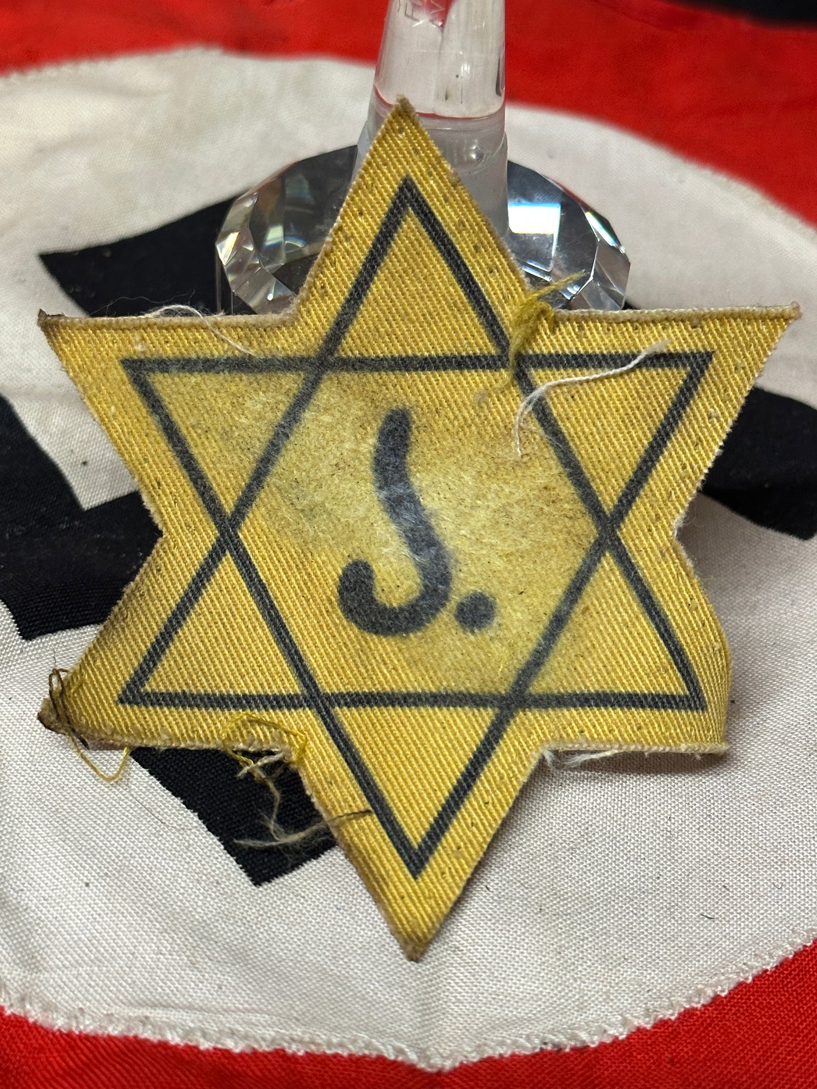 RARE WW2 GERMAN JEWISH CONCENTRATTION CAMP JUDE STAR OF DAVID: RARE WW2 GERMAN JEWISH CONCENTRATTION CAMP JUDE STAR OF DAVID. A VERY RARE FIND. SHOWS GOOD WEAR AND USE WITH A BEAUTIFUL OVERALL PATINA. PLEASE VIEW ALL DETAILED PICTURES.
