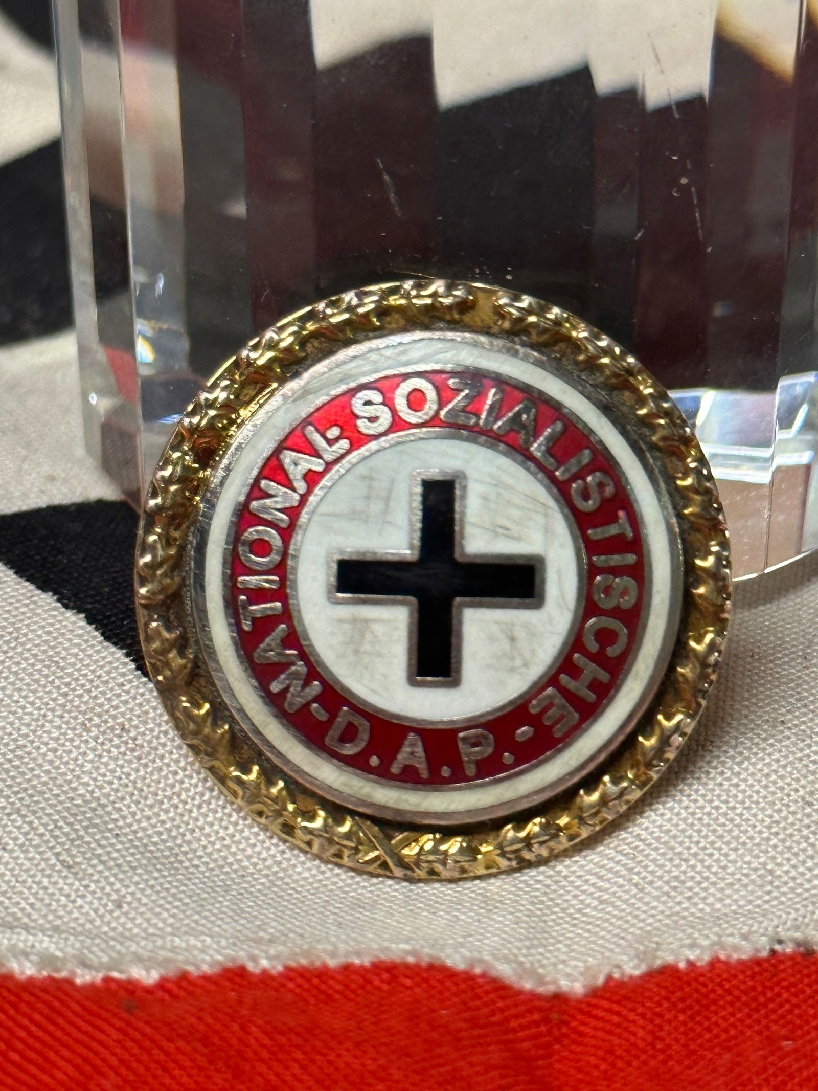 WW2 GERMAN DAP NATIONAL SOZIALISTISCHE LAPEL PIN BADGE BY GES. GESCH WITH SERIAL NUMBER 50569: WW2 GERMAN DAP NATIONAL SOZIALISTISCHE LAPEL PIN BADGE BY GES. GESCH WITH SERIAL NUMBER 50569. A RARE FIND. RETAINS MOST OF ITS ORIGINAL SHAPE AND CONDITION. SHOWS GOOD WEAR AND USE WITH A BEAUTIFUL P