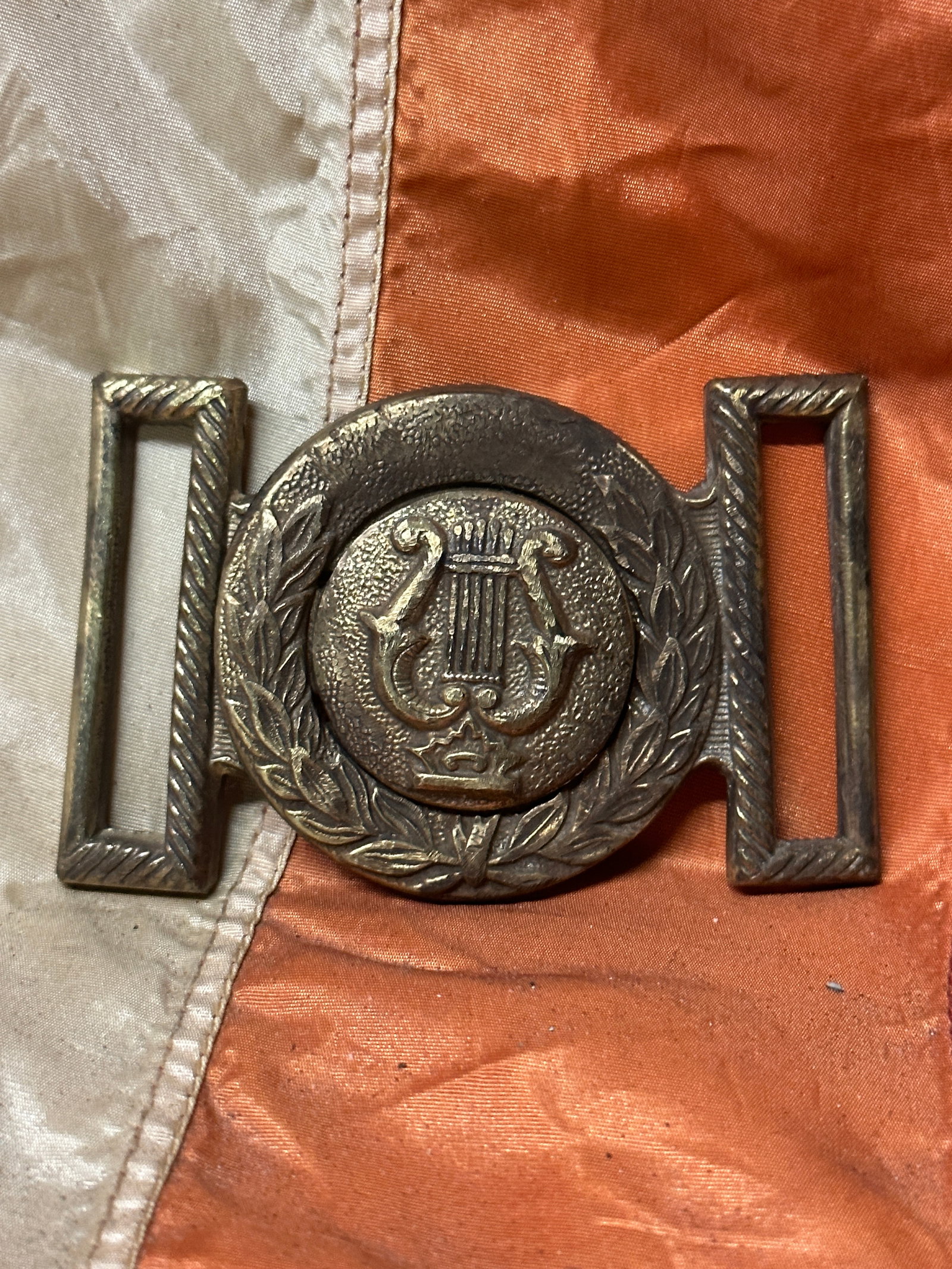 RARE CIVIL WAR MUSICIANS 2-PIECE BELT BUCKLE: RARE CIVIL WAR MUSICIANS 2-PIECE BELT BUCKLE. A RARE FIND. IT IS IN MINT OVERALL SHAPE AND CONDITION WITH A BEAUTIFUL OVERALL PATINA. SHOWS GOOD WEAR AND USE. LOOKS ABSOLUTELY STUNNING. A GREAT FIND A