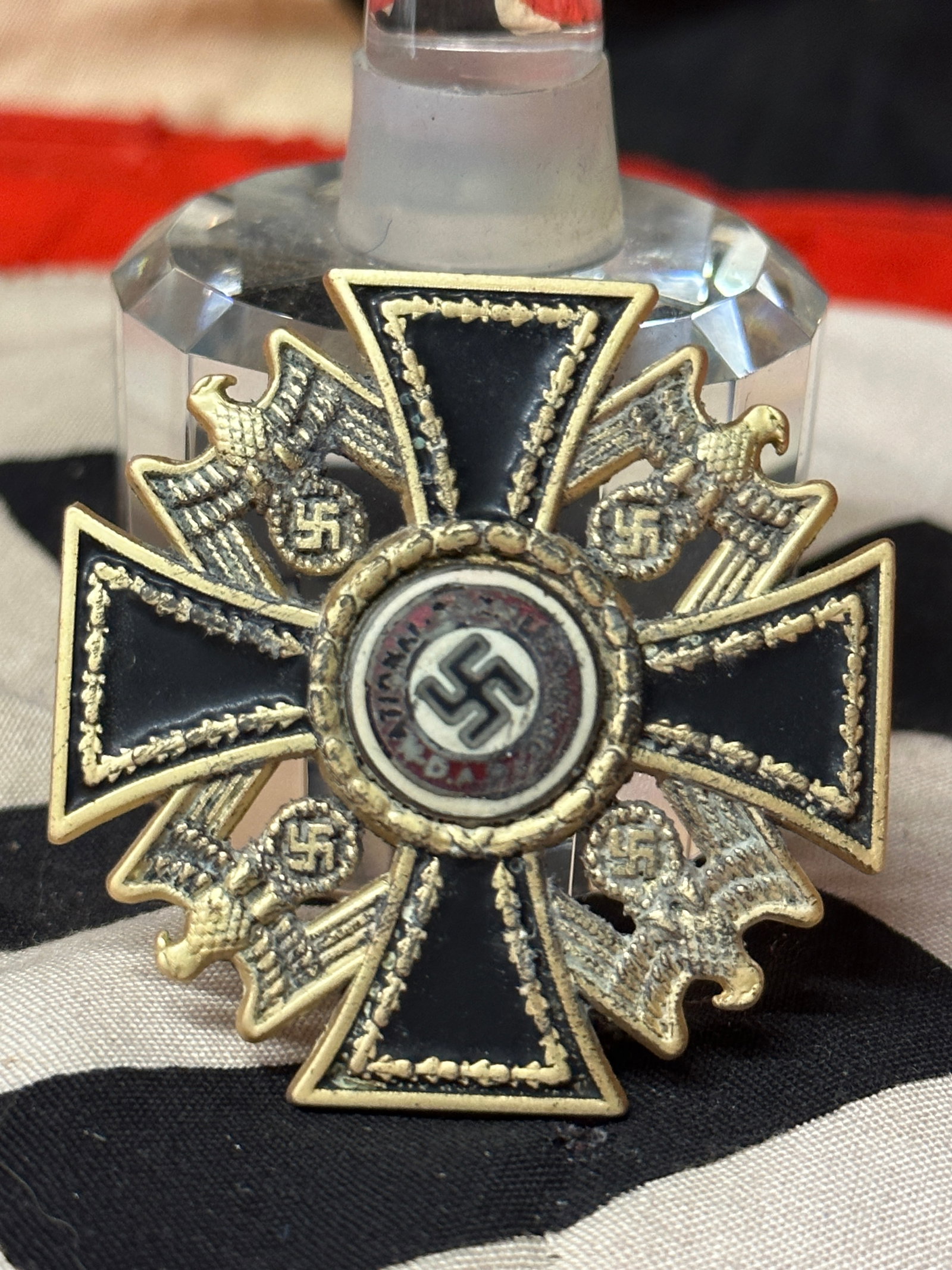WW2 GERMAN ORDER 3RD CLASS BADGE BY MUNCHEN 9: WW2 GERMAN ORDER 3RD CLASS BADGE BY MUNCHEN 9. A RARE FIND. RETAINS MOST OF ITS ORIGINAL SHAPE AND CONDITION. SHOWS GOOD WEAR AND USE WITH A BEAUTIFUL PATINA THROUGHOUT. PLEASE VIEW ALL DETAILED PICTU