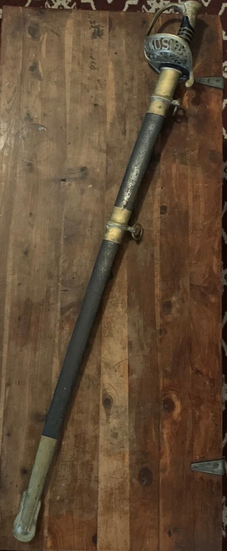 RARE CIVIL WAR U.S. OFFICER FULLY ENGRAVED SWORD WITH SHEATH: RARE CIVIL WAR U.S. OFFICER FULLY ENGRAVED SWORD WITH SHEATH. AN ULTRA RARE FIND. IT IS IN MINT OVERALL SHAPE AND CONDITION WITH A BEAUTIFUL OVERALL PATINA. HAS A GREAT LOOK TO IT WITH AN EXCELLENT OV