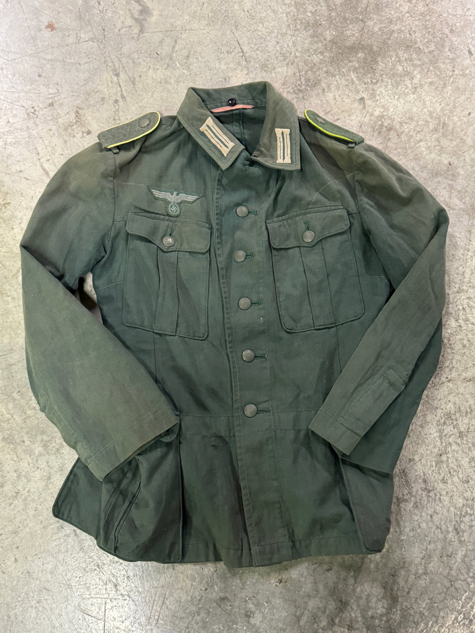 RARE WW2 GERMAN HEER ARMY OFFICER JACKET - MAKER MARKED: RARE WW2 GERMAN HEER ARMY OFFICER JACKET - MAKER MARKED. AN ULTRA RARE FIND. IT IS IN MINT OVERALL SHAPE AND CONDITION WITH A BEAUTIFUL OVERALL PATINA. SHOWS GOOD WEAR AND USE. PLEASE VIEW ALL DETAILE