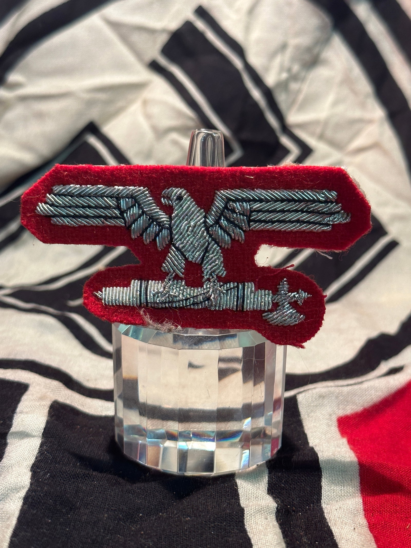 WW2 GERMAN ALLIED ITALIAN TROOPS SLEEVE EAGLE PATCH: WW2 GERMAN ALLIED ITALIAN TROOPS SLEEVE EAGLE PATCH. A RARE FIND. IT IS IN MINT OVERALL SHAPE AND CONDITION WITH A BEAUTIFUL OVERALL PATINA. SHOWS GOOD WEAR AND USE. PLEASE VIEW ALL DETAILED PICTURES.
