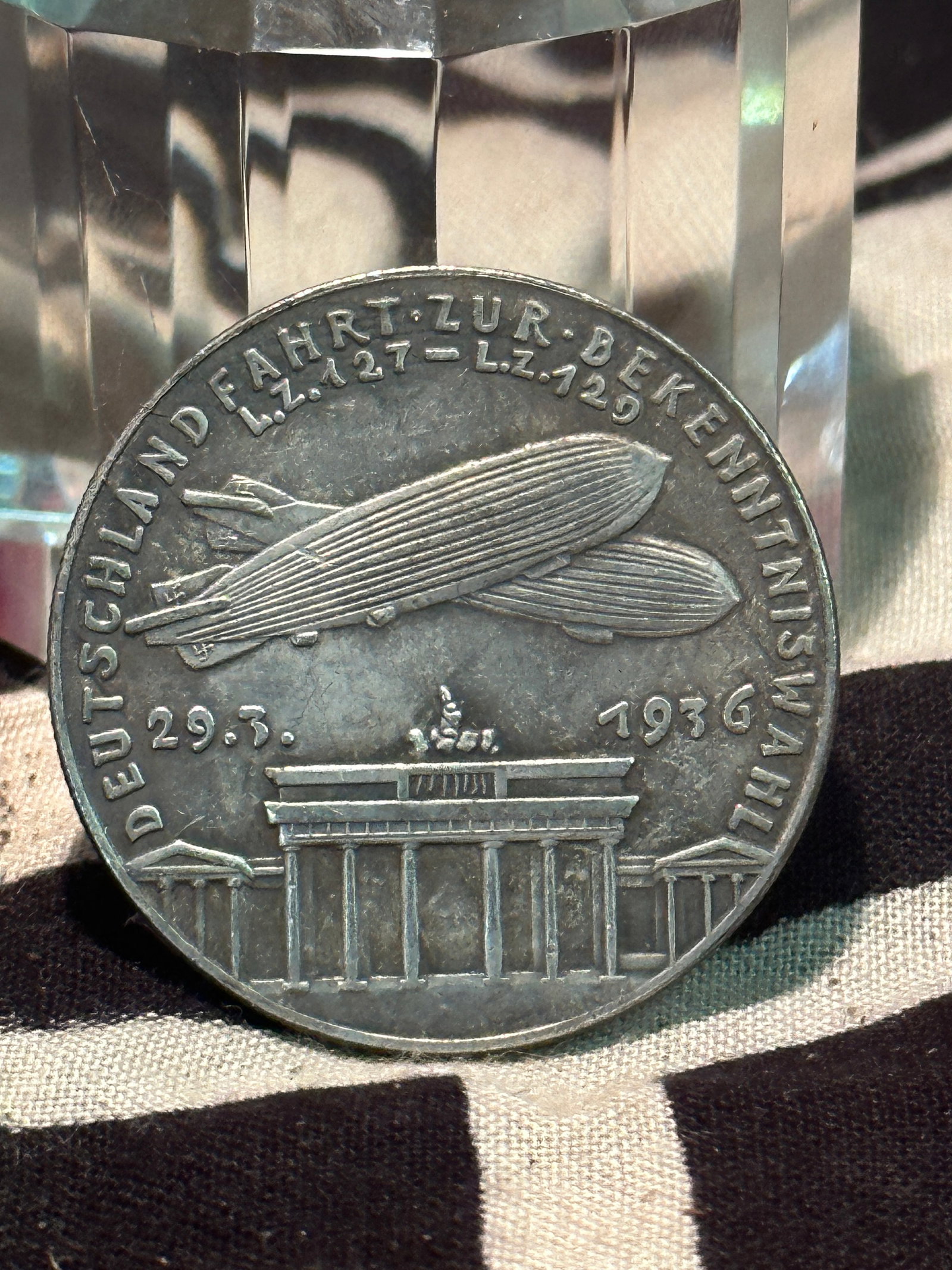 WW2 GERMAN GRAF ZEPPELIN AIRSHIP SILVER MEDAL: WW2 GERMAN GRAF ZEPPELIN AIRSHIP SILVER MEDAL. A RARE FIND. IT IS IN MINT OVERALL SHAPE AND CONDITION WITH A BEAUTIFUL OVERALL PATINA. SHOWS GOOD WEAR AND USE. PLEASE VIEW ALL DETAILED PICTURES. A WEL