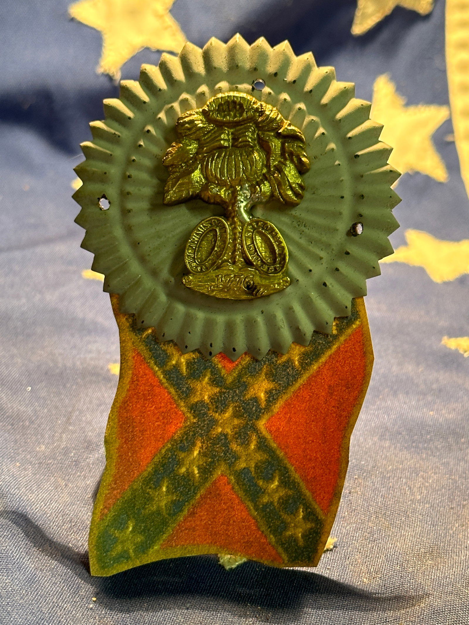RARE CIVIL WAR CONFEDERATE CSA PALMETTO SOUTH CAROLINA SHAKO BADGE INSIGNIA: RARE CIVIL WAR CONFEDERATE CSA PALMETTO SOUTH CAROLINA SHAKO BADGE INSIGNIA. A RARE FIND. IT IS IN MINT OVERALL SHAPE AND CONDITION WITH A BEAUTIFUL OVERALL PATINA. HAS A GREAT LOOK TO IT WITH AN EXCE