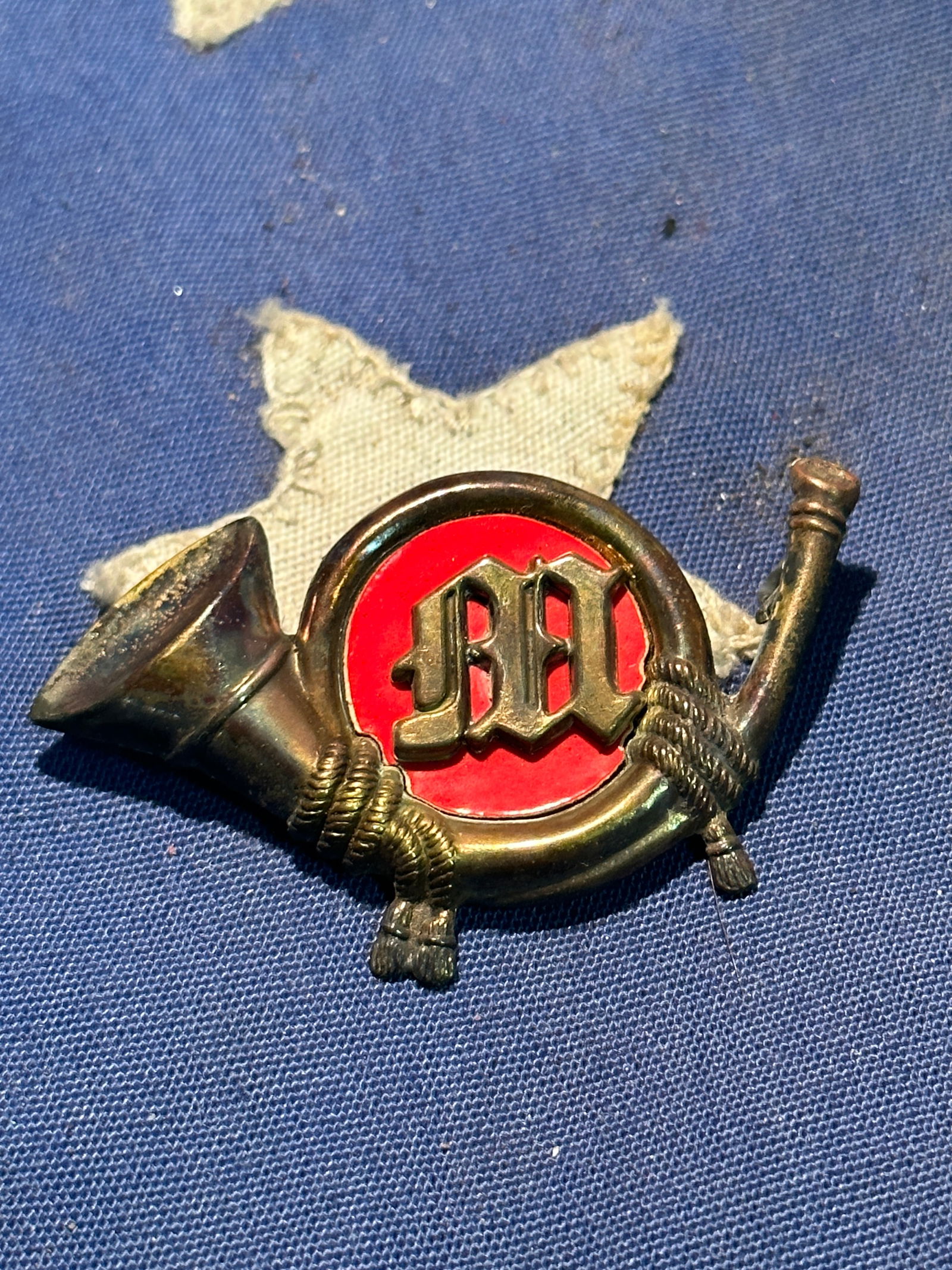 M1858 CIVIL WAR USMC MARINE CORPS BADGE INSIGNIA: M1858 CIVIL WAR USMC MARINE CORPS BADGE INSIGNIA. A RARE FIND. IT IS IN MINT OVERALL SHAPE AND CONDITION WITH A BEAUTIFUL OVERALL PATINA. HAS A GREAT LOOK TO IT WITH AN EXCELLENT OVERALL EYE APPEAL. A