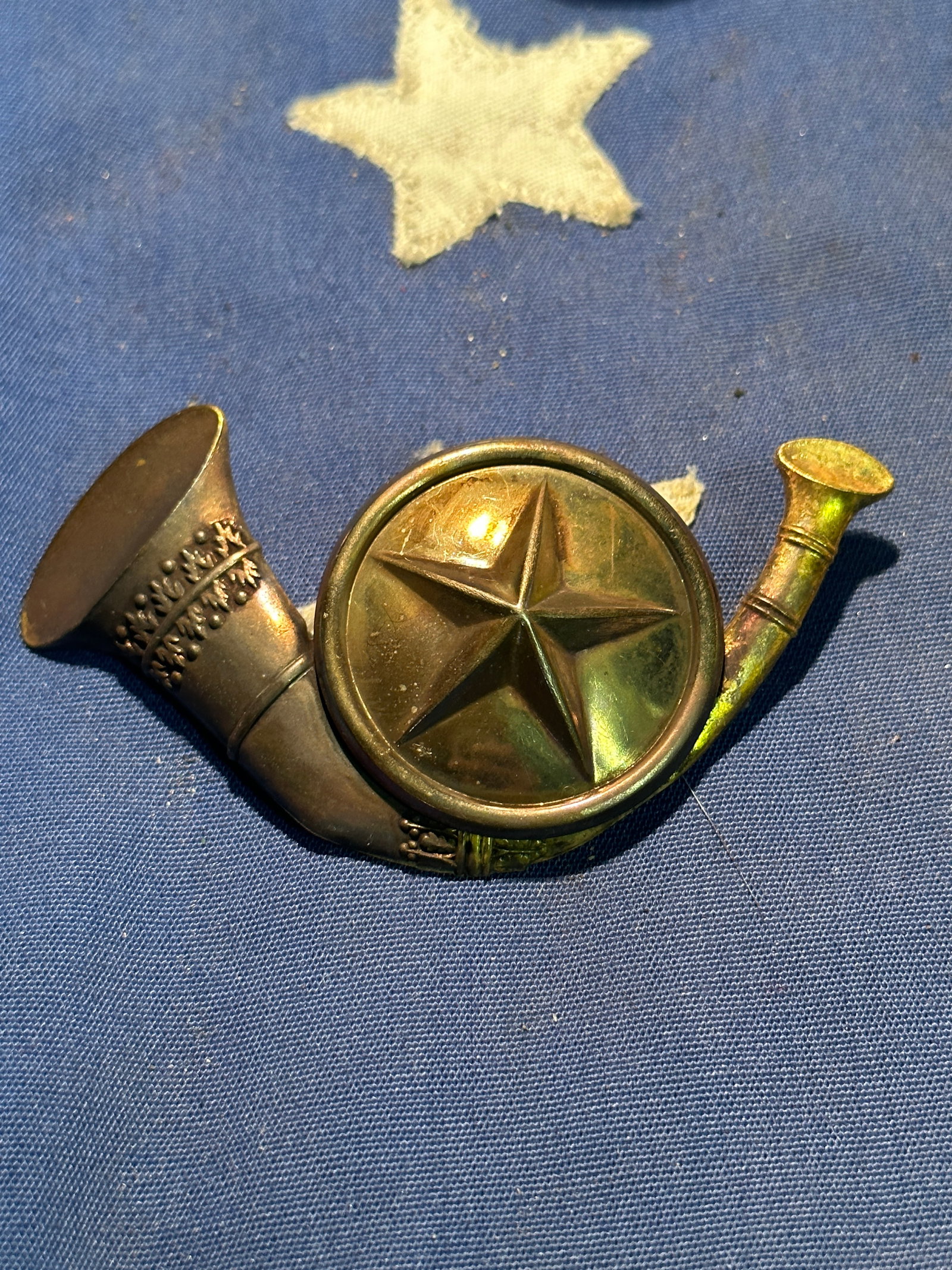 RARE CIVIL WAR CSA CONFEDERATE TEXAS INFANTRY BADGE INSIGNIA: RARE CIVIL WAR CSA CONFEDERATE TEXAS INFANTRY BADGE INSIGNIA. A RARE FIND. IT IS IN MINT OVERALL SHAPE AND CONDITION WITH A BEAUTIFUL OVERALL PATINA. HAS A GREAT LOOK TO IT WITH AN EXCELLENT OVERALL E
