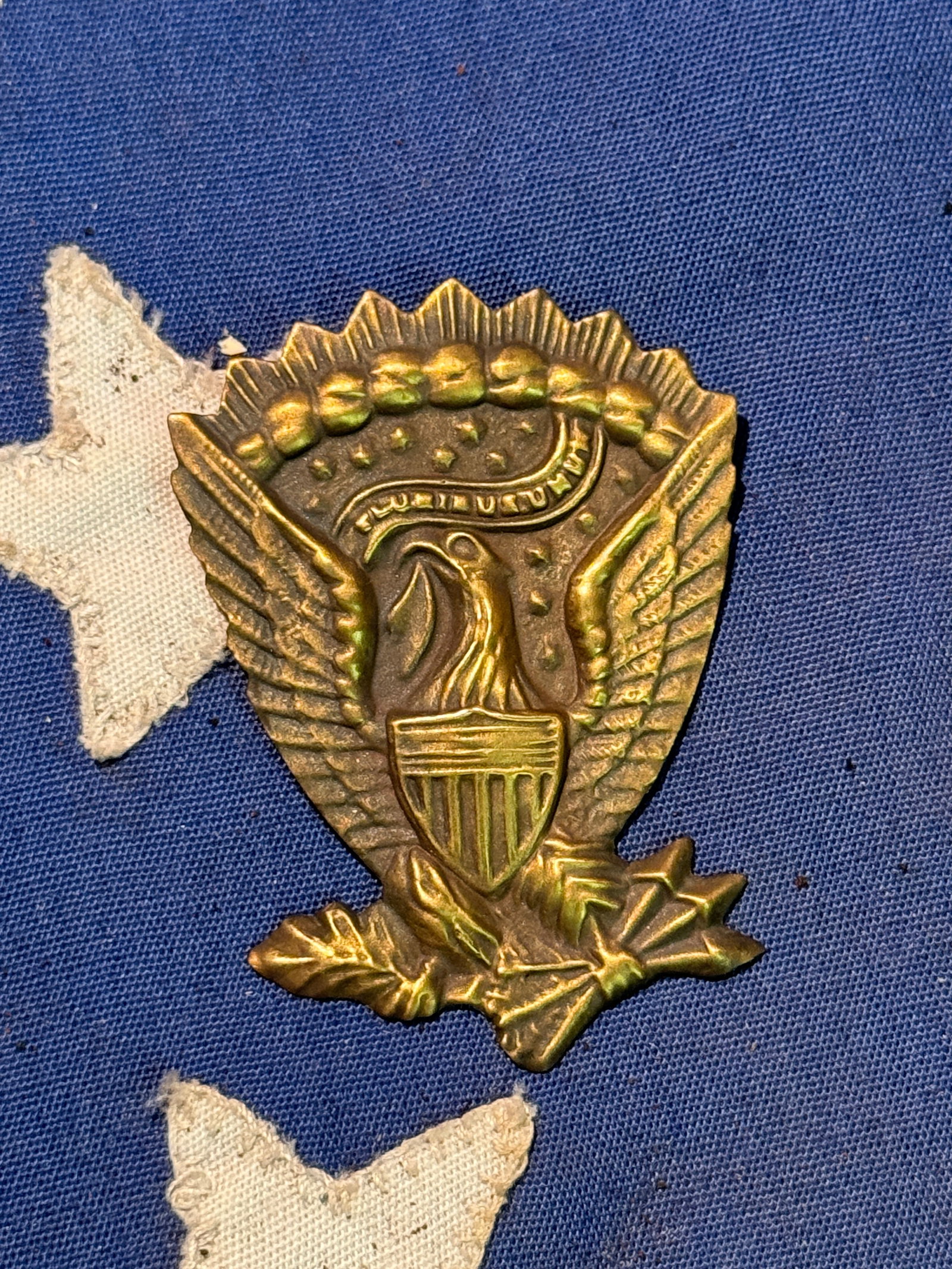 RARE CIVIL WAR UNION JEFF DAVIS HARDEE HAT PLATE BADGE: RARE CIVIL WAR UNION JEFF DAVIS HARDEE HAT PLATE BADGE. AN ULTRA RARE FIND. IT IS IN MINT OVERALL SHAPE AND CONDITION WITH A BEAUTIFUL OVERALL PATINA. SHOWS GOOD WEAR AND USE WITH A BEAUTIFUL PATINA T