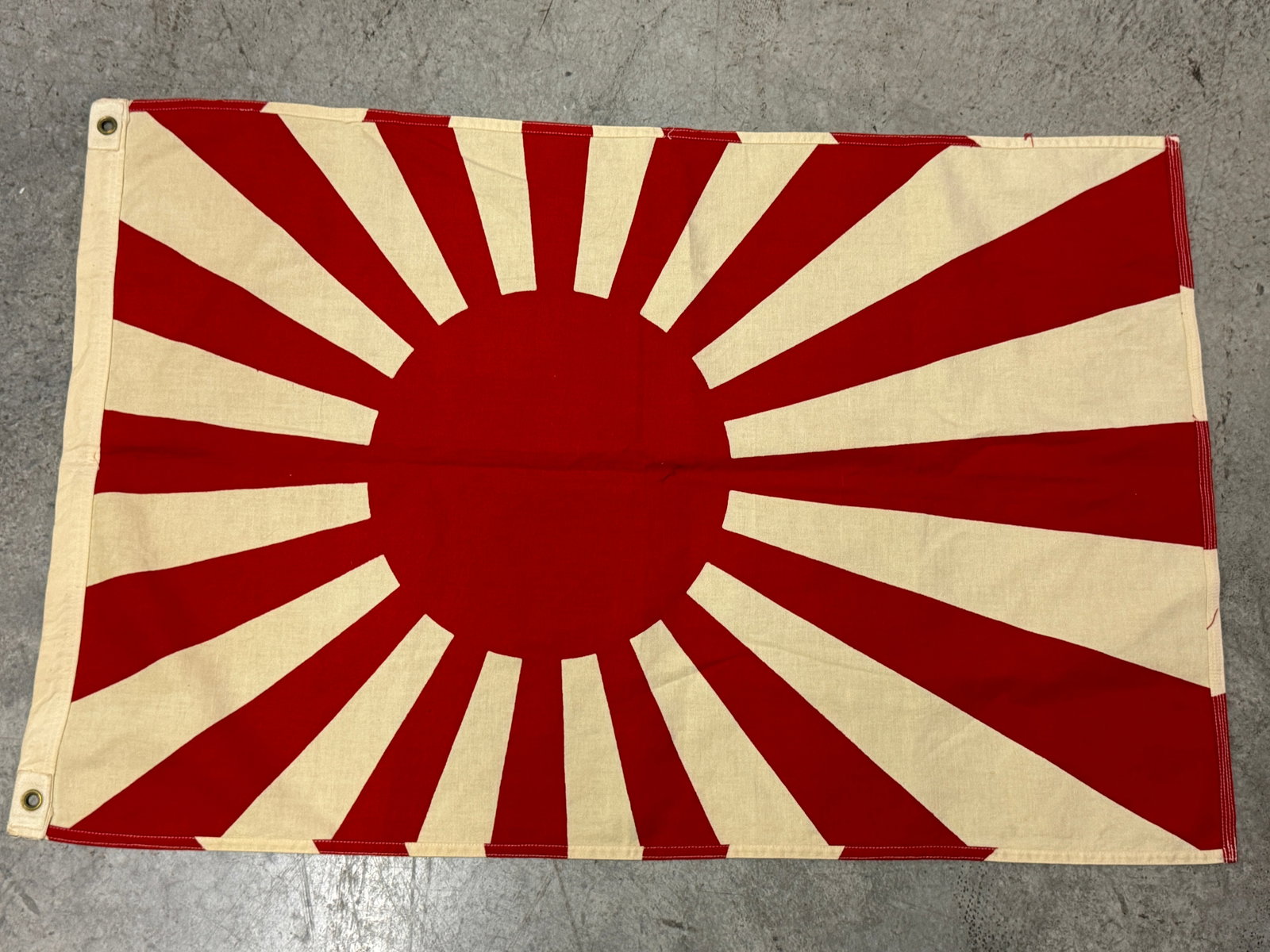 RARE WW2 JAPANESE NAVY RISING SUN FLAG OF JAPAN - COTTON - VET BRING BACK: RARE WW2 JAPANESE NAVY RISING SUN FLAG OF JAPAN - COTTON - VET BRING BACK. This flag of Japan is made from a cotton cloth, with fully sewn design (visible on both sides) and finished with rope and bra