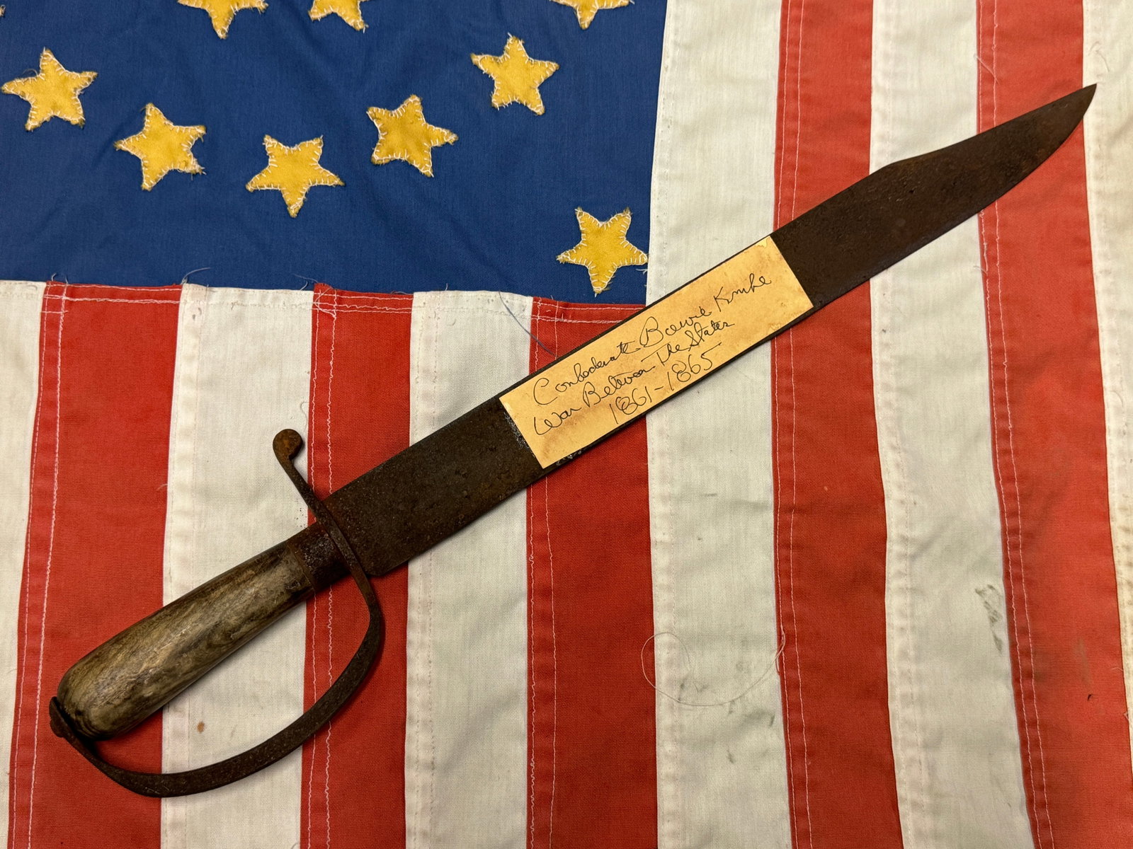 RARE CIVIL WAR CONFEDERATE BOWIE KNIFE WITH D-GUARD "WAR BETWEEN THE STATES": RARE CIVIL WAR CONFEDERATE BOWIE KNIFE WITH D-GUARD "WAR BETWEEN THE STATES". A RARE FIND THAT IS IN MINT OVERALL SHAPE AND CONDITION WITH A BEAUTIFUL OVERALL PATINA. SHOWS GOOD WEAR AND USE WITH A BE