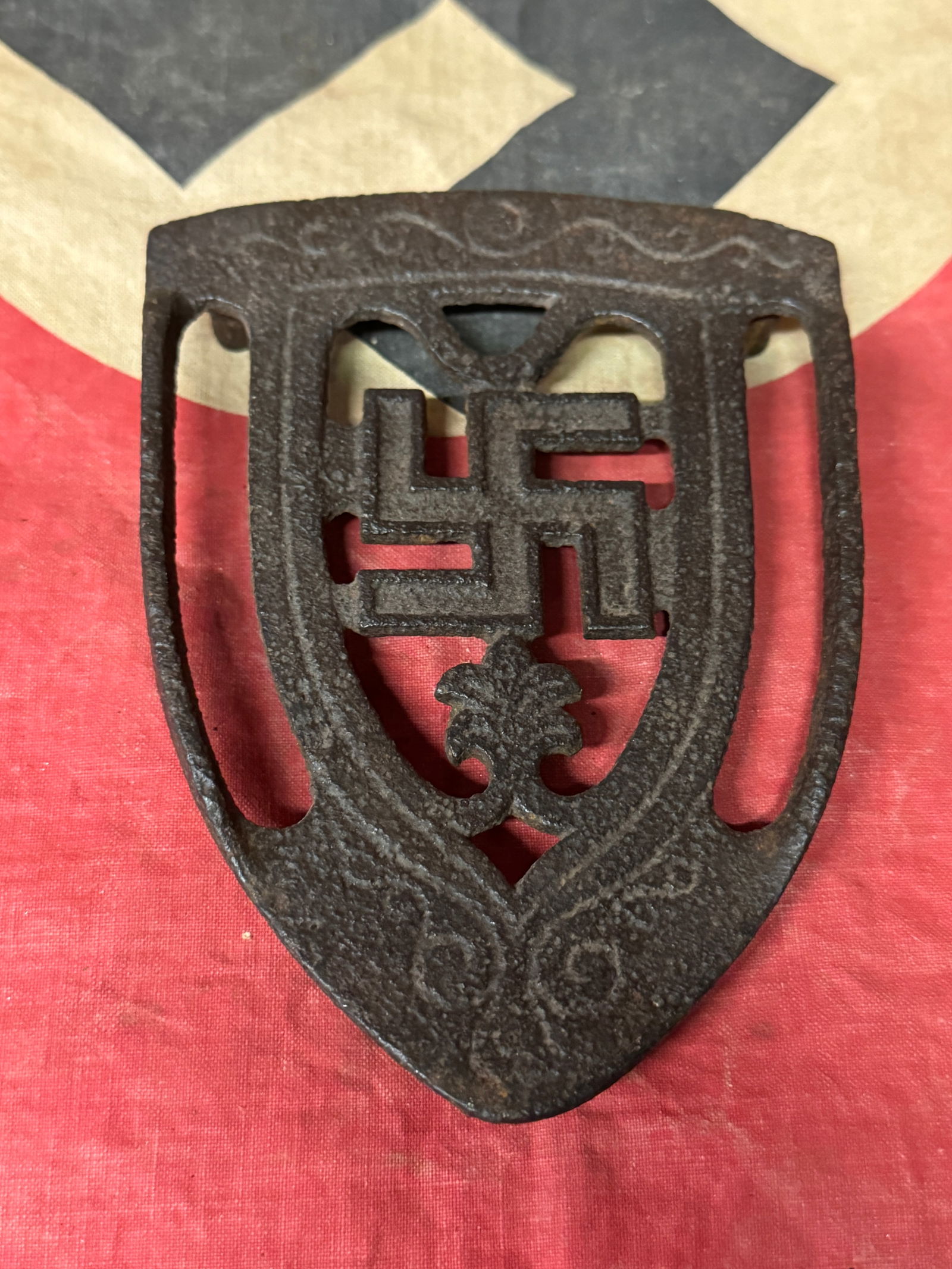 RARE WW2 GERMAN CAST IRON TRIVET IRON TOOL BASE: RARE WW2 GERMAN CAST IRON TRIVET IRON TOOL BASE. THE ITON BASE HAS A SWASTIKA ENGRAVED ON THE BOTTOM. PLEASE VIEW ALL DETAILED PICTURES. A PERIOD FIND WITH A BEAUTIFUL PATINA THROUGHOUT. APPEARS TO BE