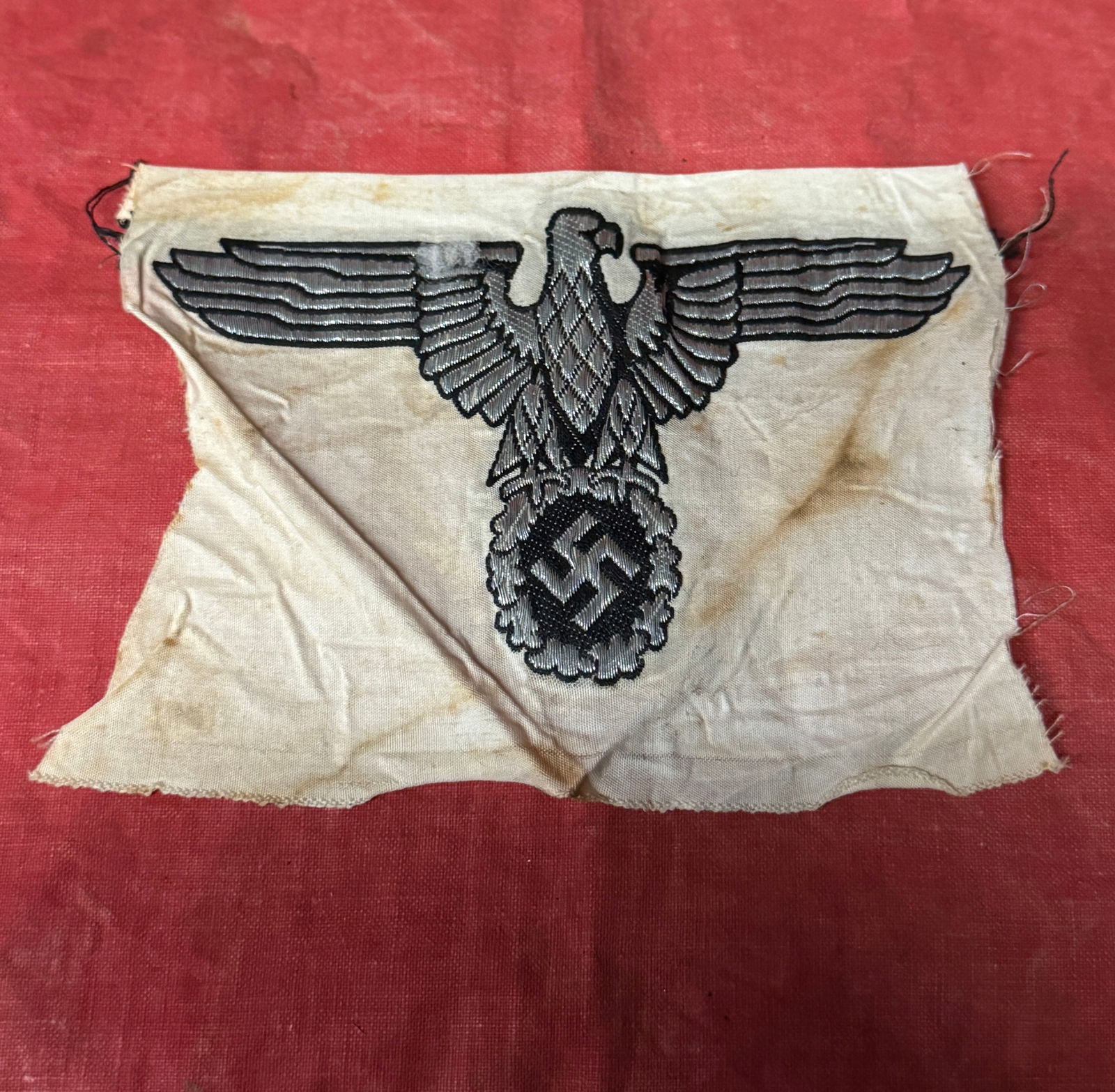 LARGE WW2 GERMAN SS BULLION CLOTH EAGLE - VET BRING BACK: LARGE WW2 GERMAN SS BULLION CLOTH EAGLE - VET BRING BACK. Large silver and black wire woven SS eagle on white silk backing.This is the style of eagle that was used on special SS arm bands and SS penna