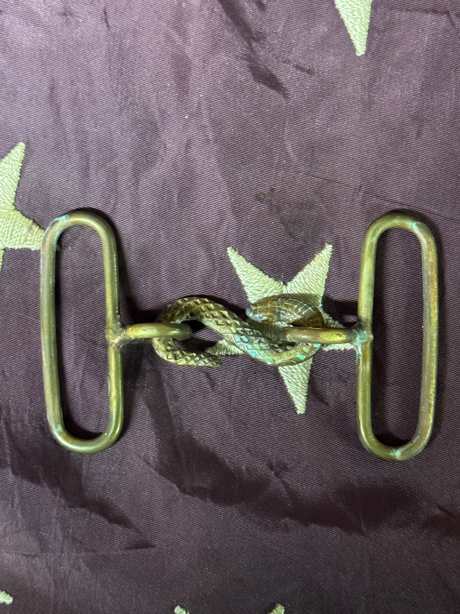CIVIL WAR CONFEDERATE CSA OFFICER 2-PIECE SNAKE SERPENT BELT BUCKLE: CIVIL WAR CONFEDERATE CSA OFFICER 2-PIECE SNAKE SERPENT BELT BUCKLE. A RARE FIND. VERY NICELY MADE AND WELL EXECUTED CONFEDERATE CSA OFFICER SNAKE BUCKLE. SHOWS GOOD WEAR AND USE WITH A BEAUTIFUL PATI
