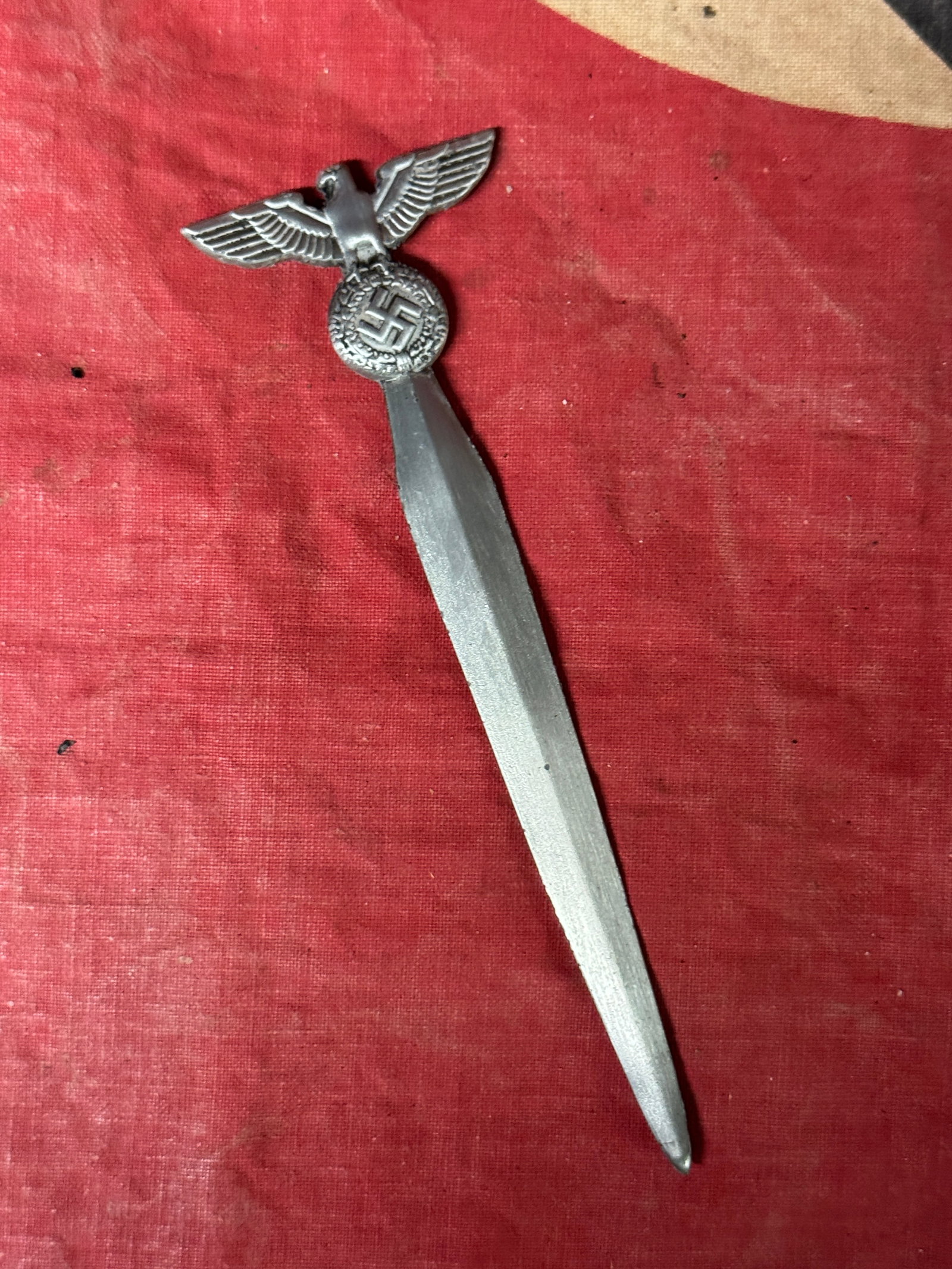 RARE WW2 GERMAN WAFFEN SS OFFICER LETTER OPENER: RARE WW2 GERMAN WAFFEN SS OFFICER LETTER OPENER. A WELL USED SPECIMAN THAT IS IN MINT OVERALL SHAPE AND CONDITION WITH A BEAUTIFUL OVERALL PATINA. SHOWS GOOD WEAR AND USE. THESE ARE VERY HARD TO COME 