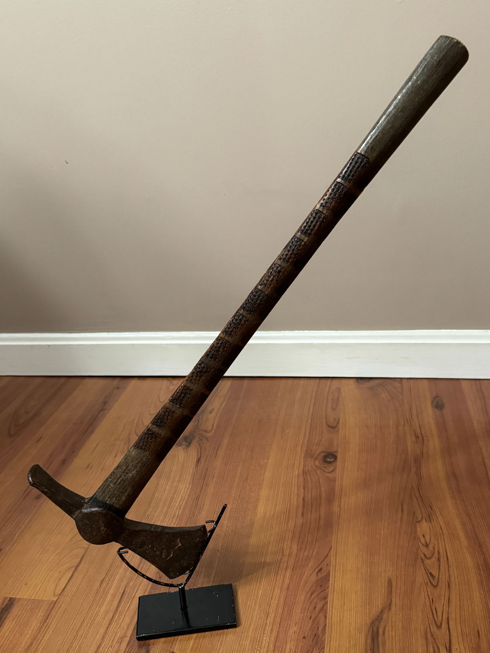 ANTIQUE VIKING BEARDED FIGHTING AXE WITH DECORATED WOODEN HANDLE: ANTIQUE VIKING FIGHTING BEARDED AXE WITH DECORATED WOODEN HANDLE. AN ULTRA RARE FIND. SHOWS GOOD WEAR AND USE WITH A BEAUTIFUL OVERALL PATINA. HAS A GREAT LOOK TO IT WITH AN EXCELLENT OVERALL EYE APPE