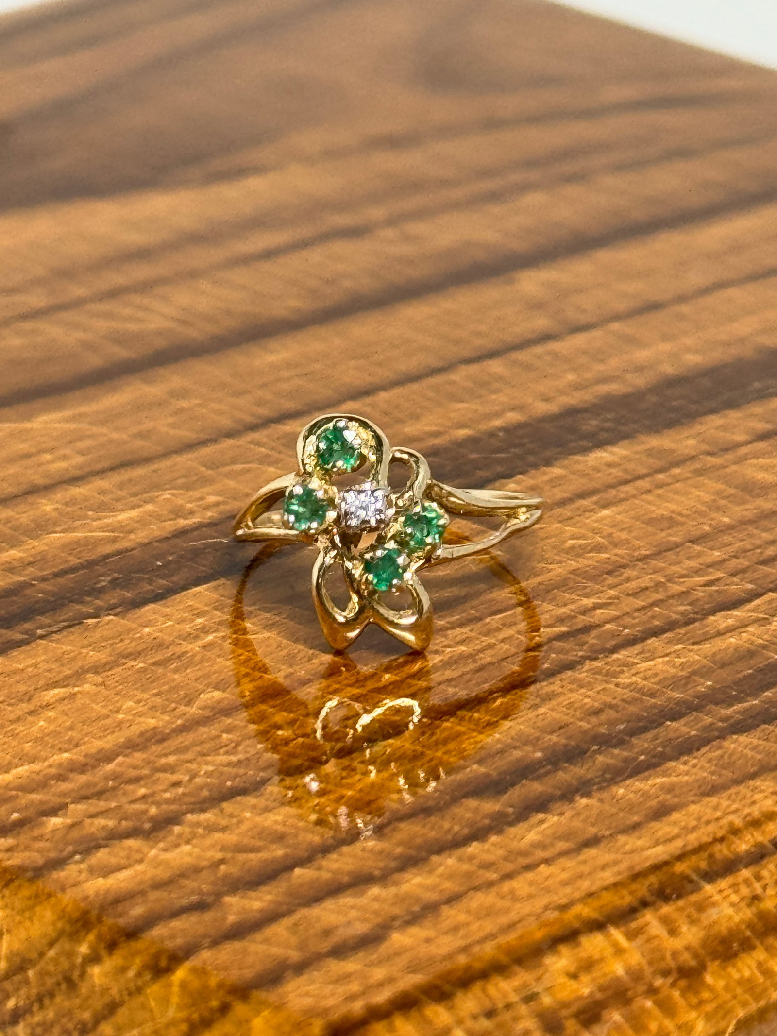 10K GOLD EMERALDS AND DIAMONDS COCKTAIL BAND SZ 5: 10K GOLD EMERALDS AND DIAMONDS COCKTAIL BAND SZ 5. IT IS IN MINT OVERALL SHAPE AND CONDITION WITH A BEAUTIFUL OVERALL LOOK TO IT AND AN EXCELLENT EYE APPEAL. PLEASE VIEW ALL DETAILED PICTURES. A GREAT