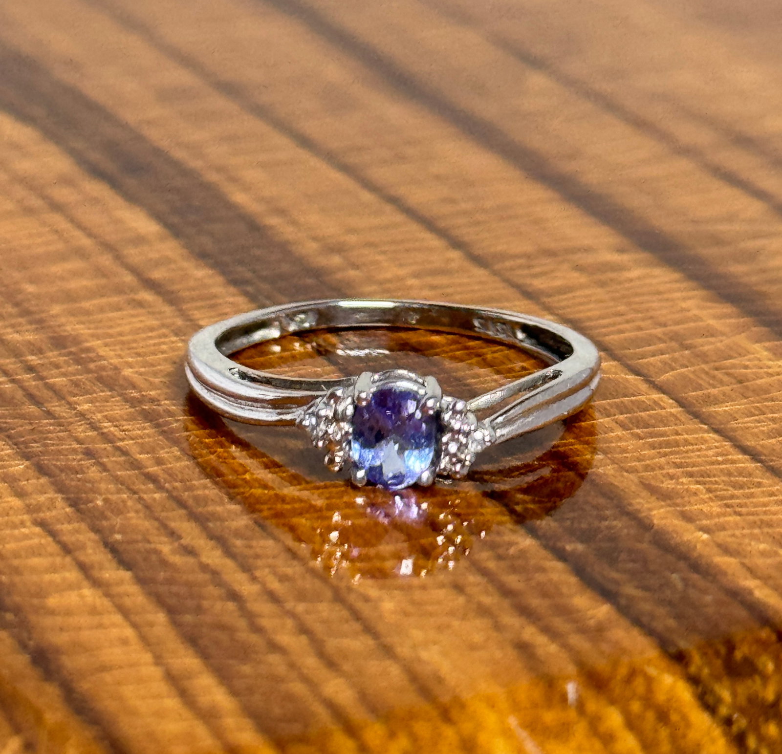 BEAUTIFUL 10K GOLD TANZANITE AND DIAMONDS COCKTAIL RING SZ 7: BEAUTIFUL 10K GOLD TANZANITE AND DIAMONDS COCKTAIL RING SZ 7. IT IS IN MINT OVERALL SHAPE AND CONDITION. HAS A GREAT LOOK TO IT WITH AN EXCELLENT OVERALL EYE APPEAL. PLEASE VIEW ALL DETAILED PICTURES.