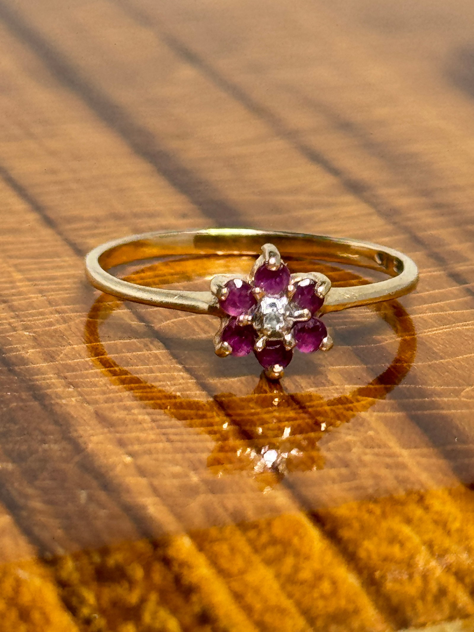 ESTATE 10K GOLD RUBY AND DIAMONDS COCKTAIL RING SZ 7: ESTATE 10K GOLD RUBY AND DIAMONDS COCKTAIL RING SZ 7. IT IS IN MINT OVERALL SHAPE AND CONDITION. HAS A GREAT LOOK TO IT WITH AN EXCELLENT OVERALL EYE APPEAL. PLEASE VIEW ALL DETAILED PICTURES. A GREAT