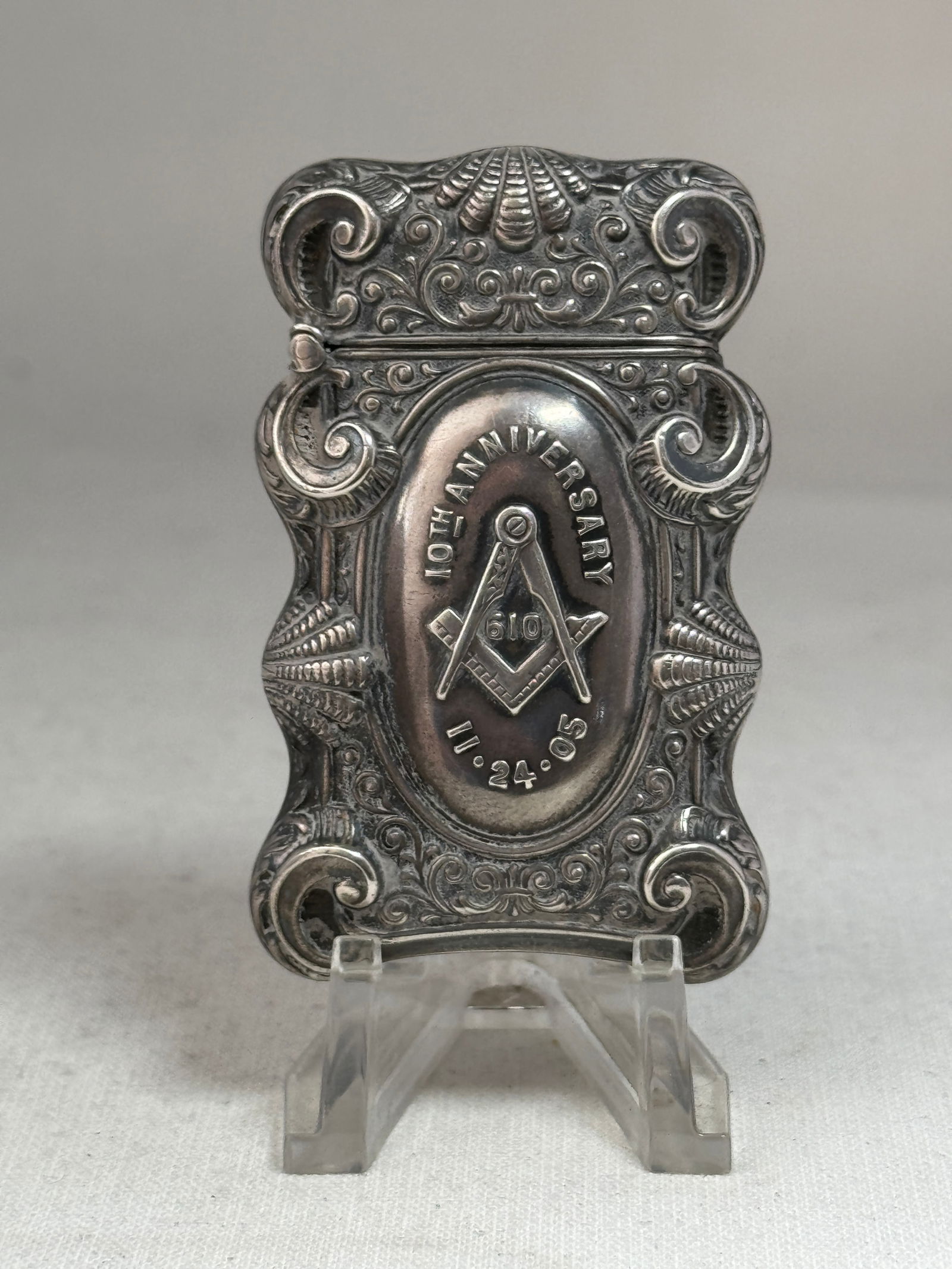 ANTIQUE MASONIC FULLY ENGRAVED MATCHBOX CASE: ANTIQUE MASONIC FULLY ENGRAVED MATCHBOX CASE. A RARE FIND IT IS IN MINT OVERALL SHAPE AND CONDITION. HAS A GREAT LOOK TO IT WITH AN EXCELLENT OVERALL EYE APPEAL. A GREAT FIND AND AN EXCELLENT ADDITION