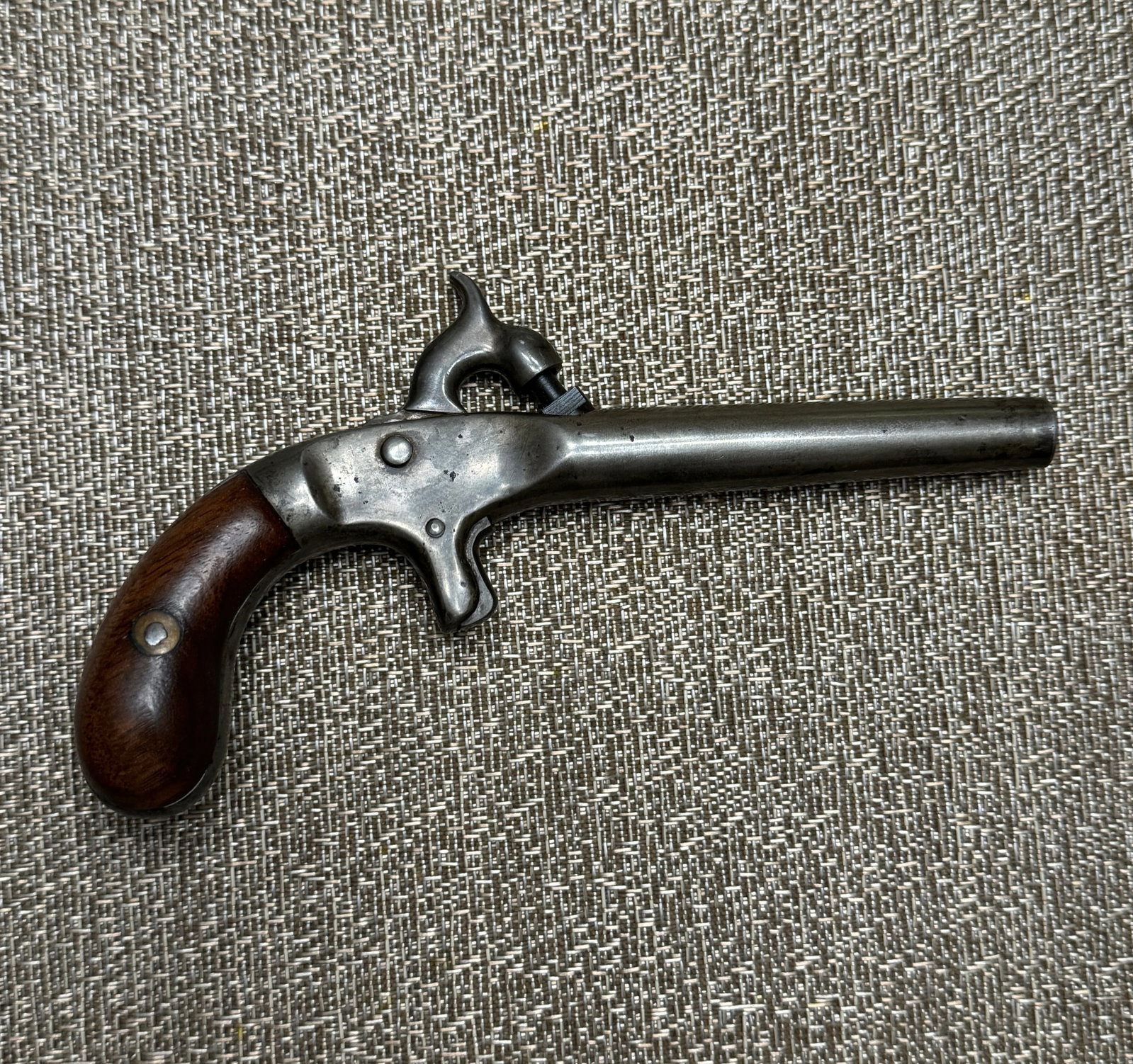 RARE CIVIL WAR OFFICER BOOT PISTOL WITH 3" BARREL: RARE CIVIL WAR OFFICER BOOT PISTOL WITH 3" BARREL. A RARE FIND. GUN IS IN EXCEPTIONAL COLLECTIBLE SHAPE AND CONDITION WITH A BEAUTIFUL OVERALL PATINA. HAS A GREAT LOOK TO IT WITH AN EXCELLENT OVERALL 