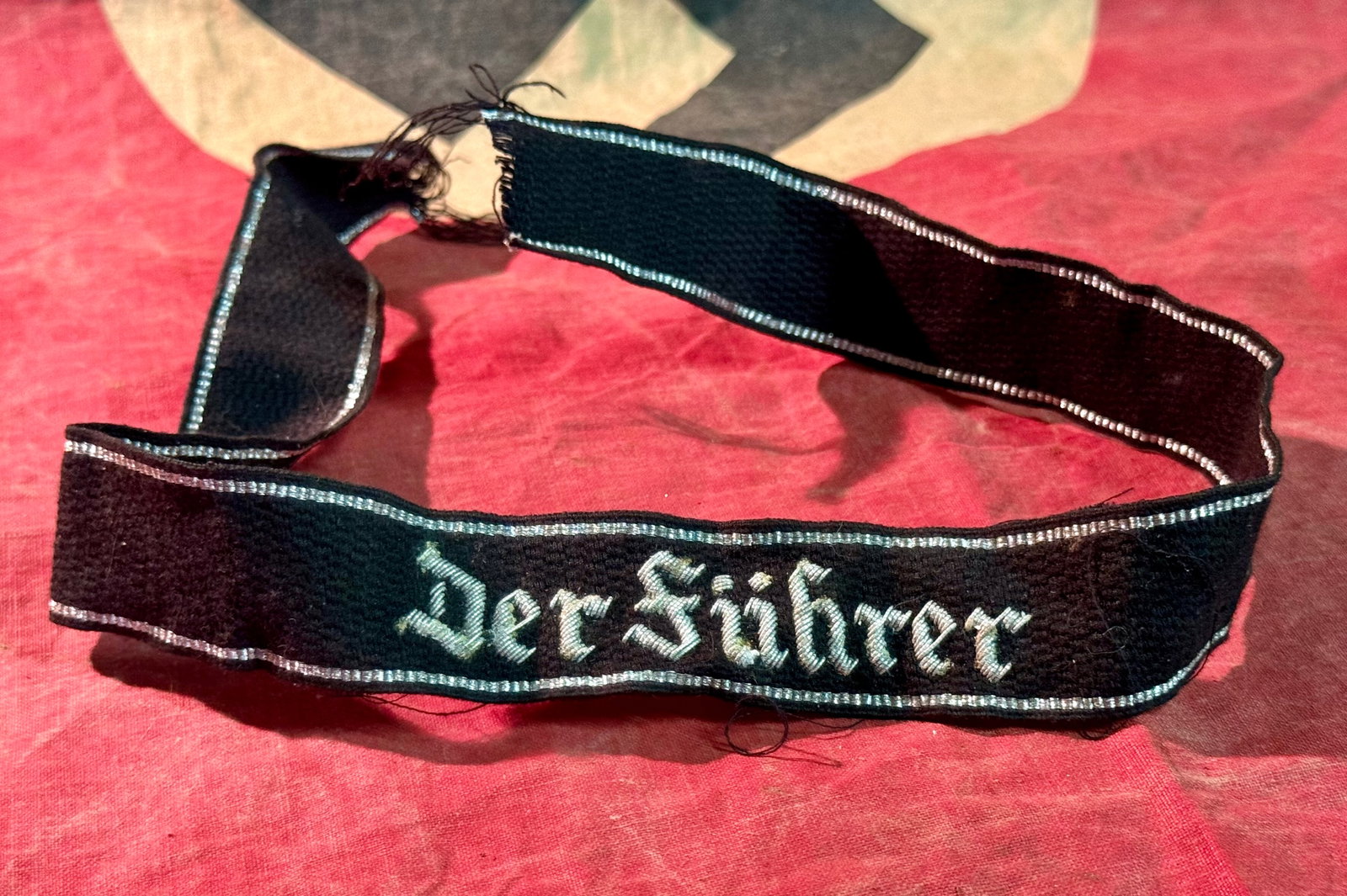 2nd SS Panzer Division "Das Reich" brassard, Waffen SS, WW2 German Armband: 2nd SS Panzer Division "Das Reich" brassard, Waffen SS, WW2 German Armband. A RARE FIND. IT IS IN IN MINT OVERALL SHAPE AND CONDITION WITH A BEAUTIFUL OVERALL PATINA. A WELL MADE ANTIQUE GERMAN ARTIFA