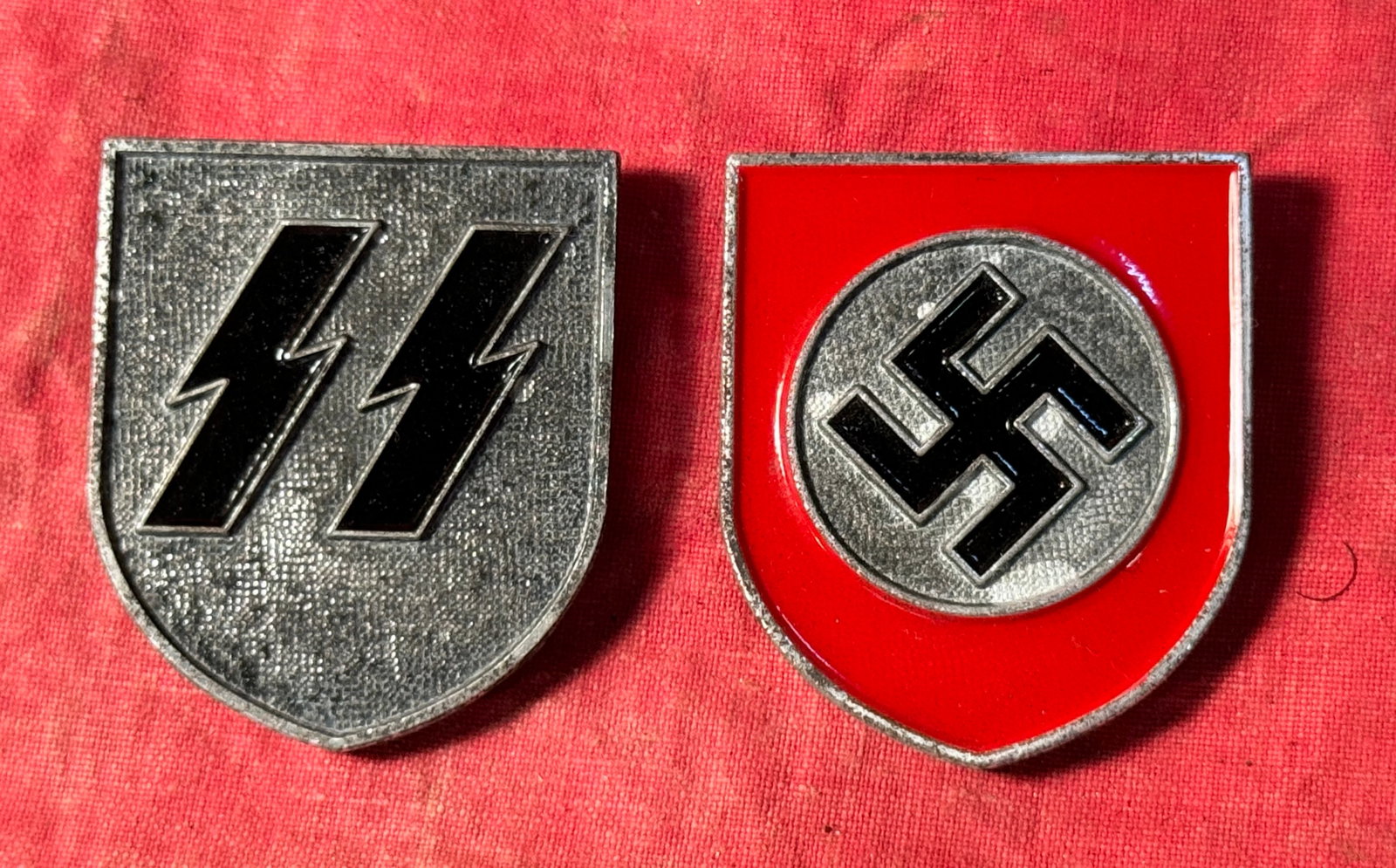 PAIR OF WW2 GERMAN AFRIKA KORPS PITH HELMET SHIELDS MARKED 1942 F.P.: PAIR OF WW2 GERMAN AFRIKA KORPS PITH HELMET SHIELDS MARKED 1942 F.P. A RARE SET THAT IS IN MINT OVERALL SHAPE AND CONDITION WITH A BEAUTIFUL OVERALL PATINA. SHOWS GOOD WEAR AND USE. PLEASE VIEW ALL DE