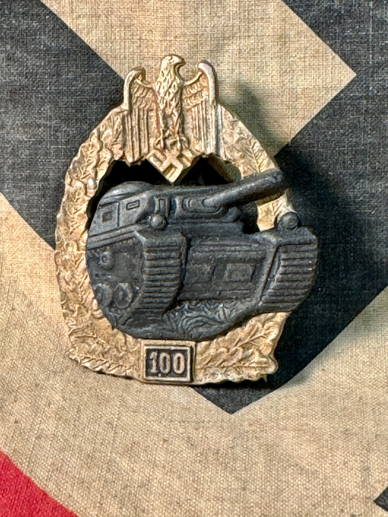 WW2 German Panzerkampfabzeichen Panzer Badge for 100 Engagements: WW2 German Panzerkampfabzeichen Panzer Badge for 100 Engagements. This was a World War II German military decoration awarded troops in armoured divisions. It was instituted 20 December 1939. Shows goo