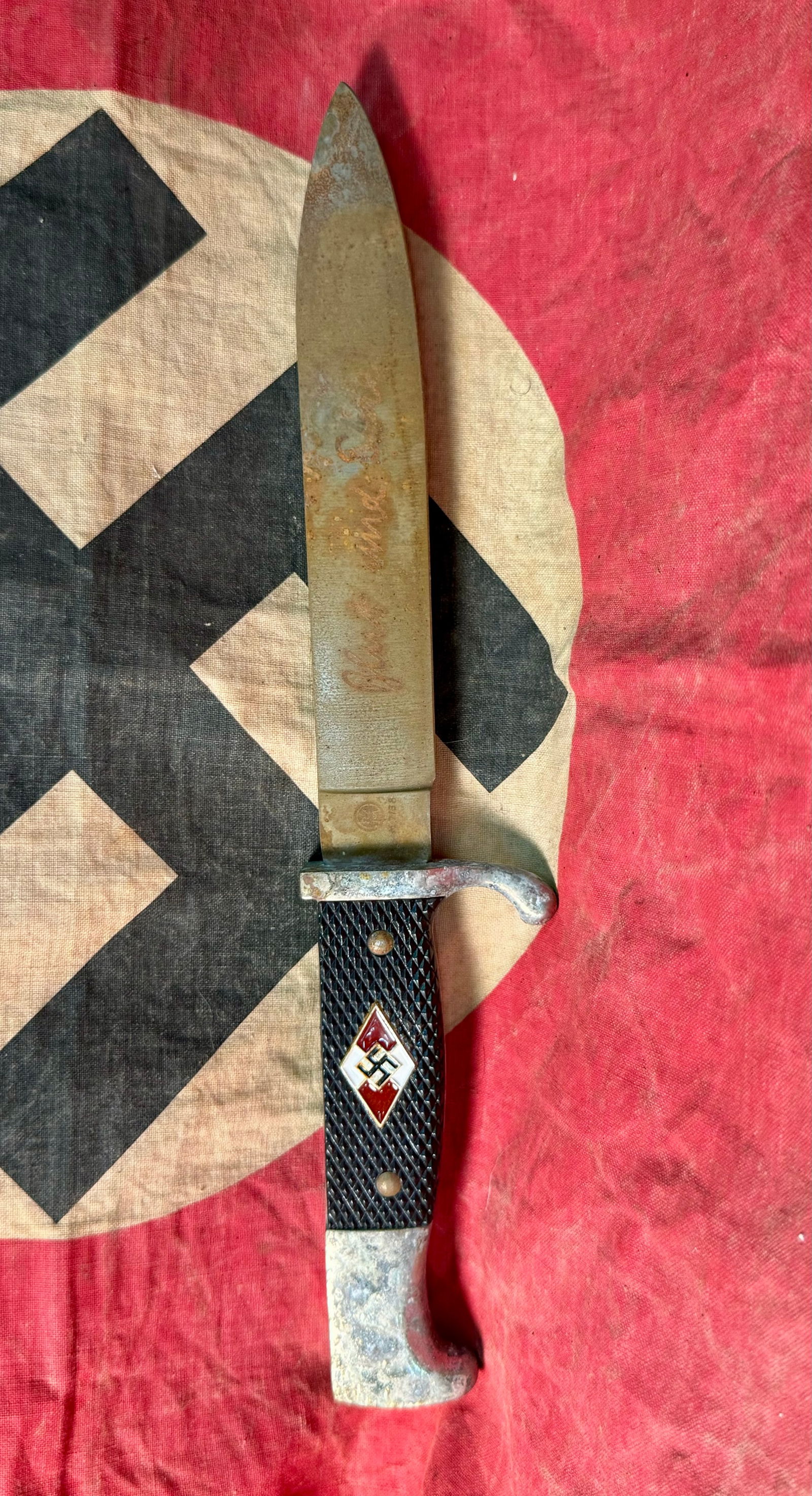 WW2 GERMAN HITLER YOUTH KNIFE DAGGER WITH ETCHED BLADE BLUT UND EHRE: WW2 GERMAN HITLER YOUTH KNIFE DAGGER WITH ETCHED BLADE BLUT UND EHRE. SHOWS GOOD WEAR AND USE WITH A. BEAUTIFUL PATINA THROUGHOUT. PLEASE VIEW ALL DETAILED PICTURES. A RARE FIND.