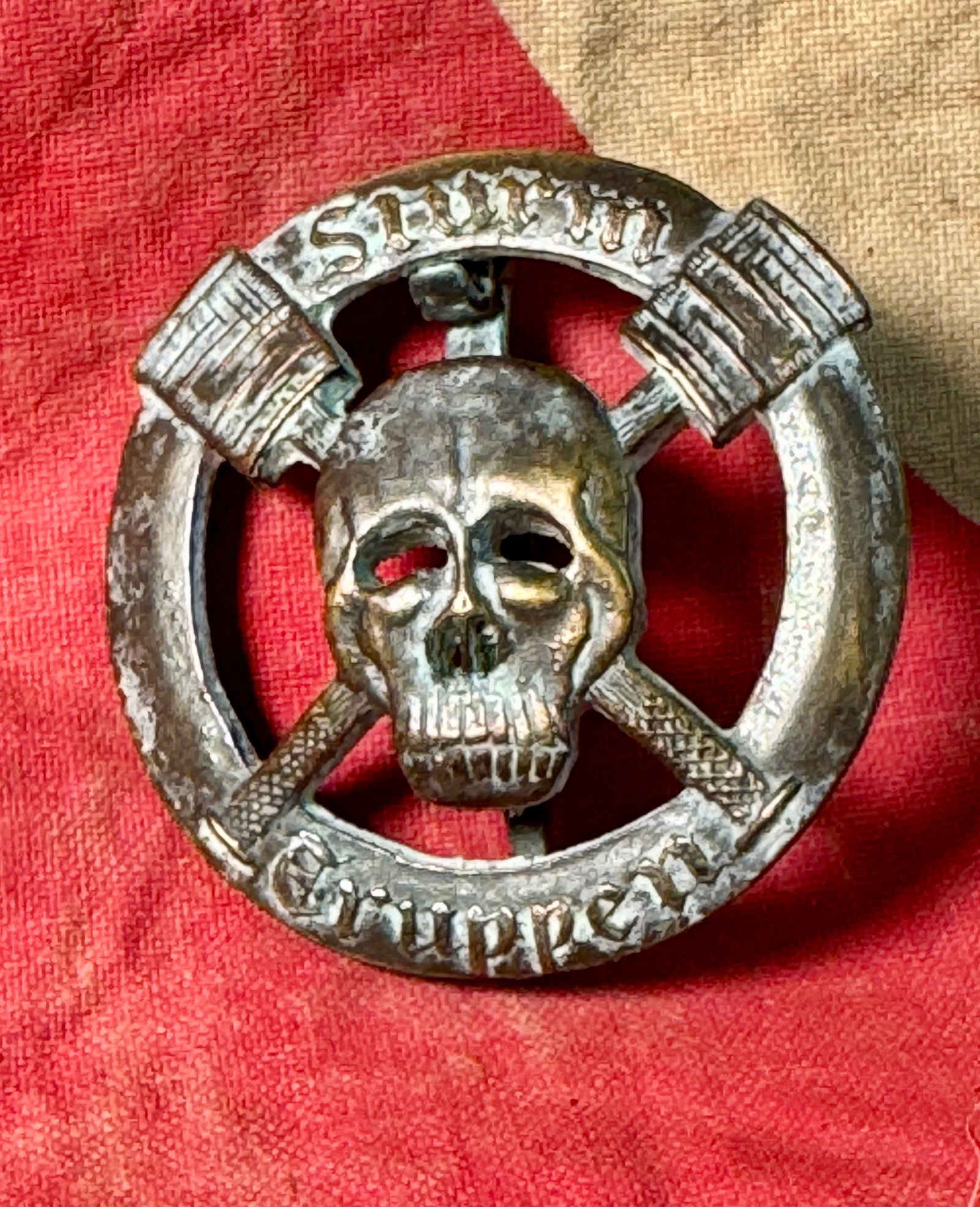 RARE WW1 GERMAN STROMTROOPER STRUM-GRUPPEN BADGE: RARE WW1 GERMAN STROMTROOPER STRUM-GRUPPEN BADGE. A RARE FIND. IT IS IN MINT OVERALL SHAPE AND CONDITION WITH A BEAUTIFUL OVERALL PATINA. SHOWS GOOD WEAR AND USE. A WELL MADE ANTIQUE GERMAN ARTIFACT.