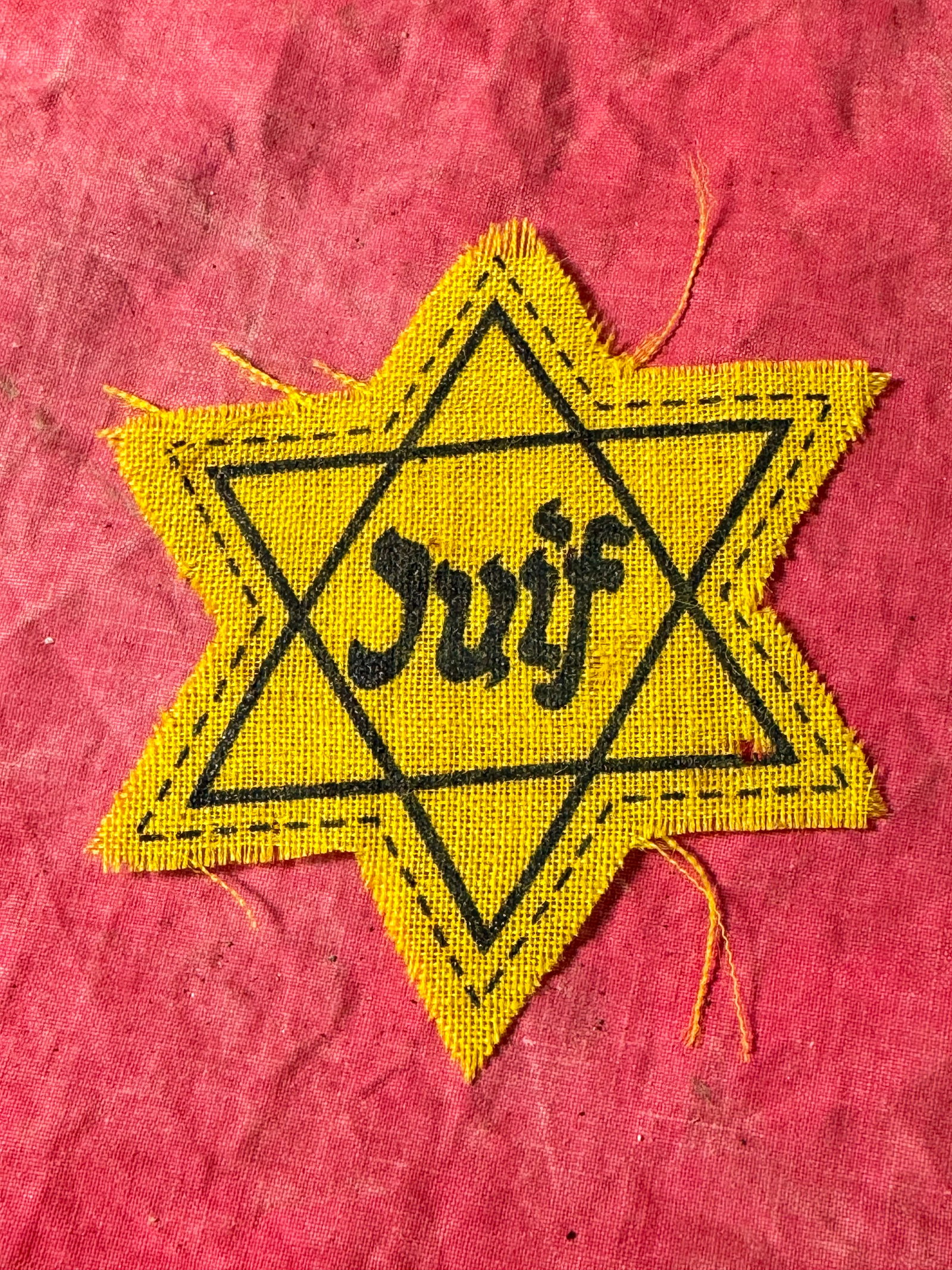 SCARCE ORIGINAL WW2 GERMAN JEWISH FRENCH ‘JUIF’ STAR OF DAVID: SCARCE ORIGINAL WW2 GERMAN JEWISH FRENCH ‘JUIF’ STAR OF DAVID. A VERY RARE FIND. SHOWS GOOD WEAR AND USE WITH A BEAUTIFUL OVERALL PATINA. THIS IS A RARE STAR OF DAVID. PLEASE VIEW ALL DETAILED PIC