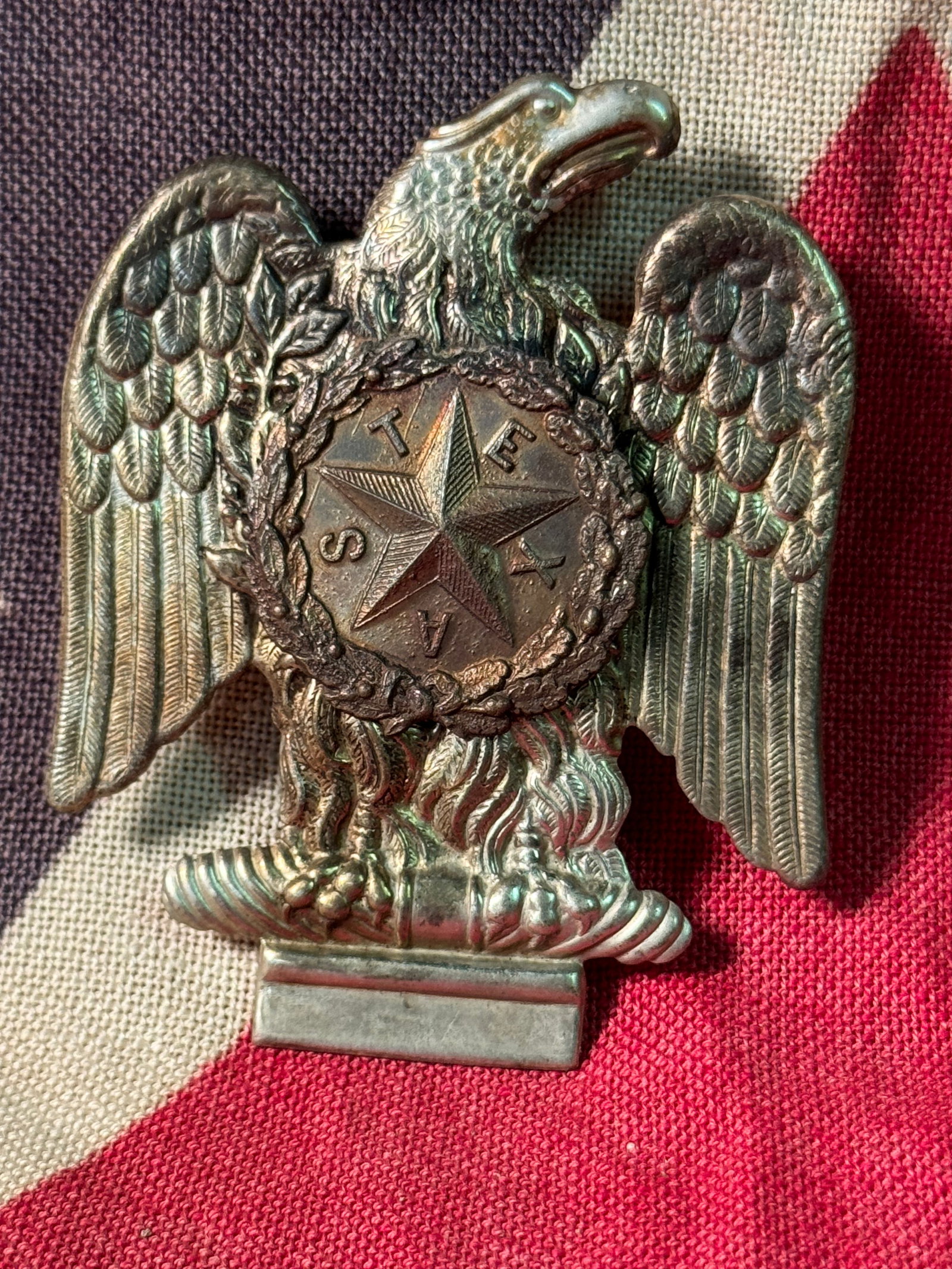 RARE CIVIL WAR U.S. ARMY OFFICER TEXAS DRAGOONS PLATE BADGE: RARE CIVIL WAR U.S. ARMY OFFICER TEXAS DRAGOONS PLATE BADGE. A RARE FIND. IT IS IN MINT OVERALL SHAPE AND CONDITION WITH A BEAUTIFUL OVERALL PATINA. HAS A GREAT LOOK TO IT WITH AN EXCELLENT OVERALL EY