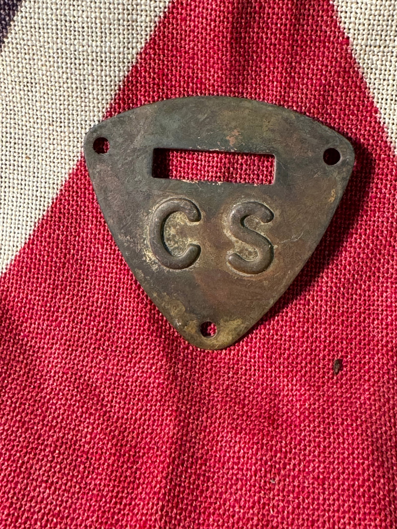 CSA CONFEDERATE CIVIL WAR C.S. SADDLE SHIELD PLATE: CSA CONFEDERATE CIVIL WAR C.S. SADDLE SHIELD PLATE. A RARE FIND. IT IS IN MINT OVERALL SHAPE AND CONDITION WITH A BEAUTIFUL OVERALL PATINA. A GREAT FIND AND AN EXCELLENT ADDITION TO YOUR COLLECTION.