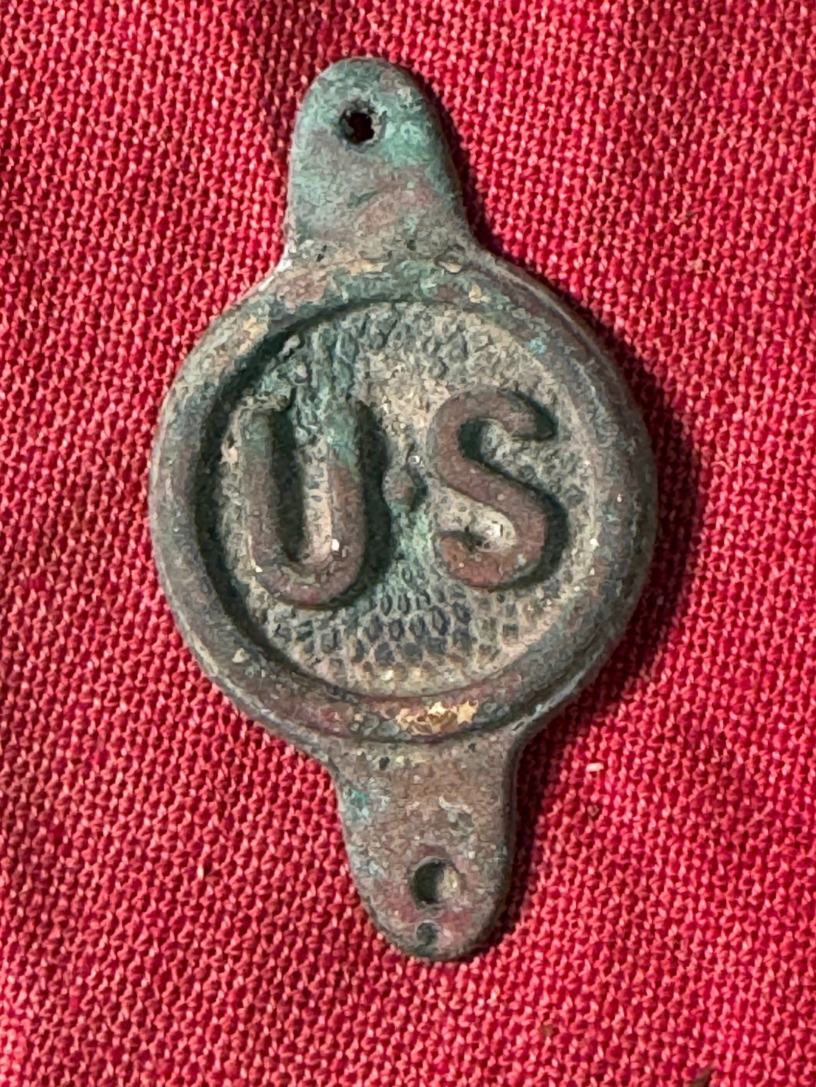 CIVIL WAR U.S. CAVALRY HORSE BRIDAL EMBLEM BRASS FRONT INSIGNIA: CIVIL WAR U.S. CAVALRY HORSE BRIDAL EMBLEM BRASS FRONT INSIGNIA. IT IS IN MINT OVERALL SHAPE AND CONDITION WITH A BEAUTIFUL OVERALL PATINA. A GREAT FIND AND AN EXCELLENT ADDITION TO YOUR COLLECTION.