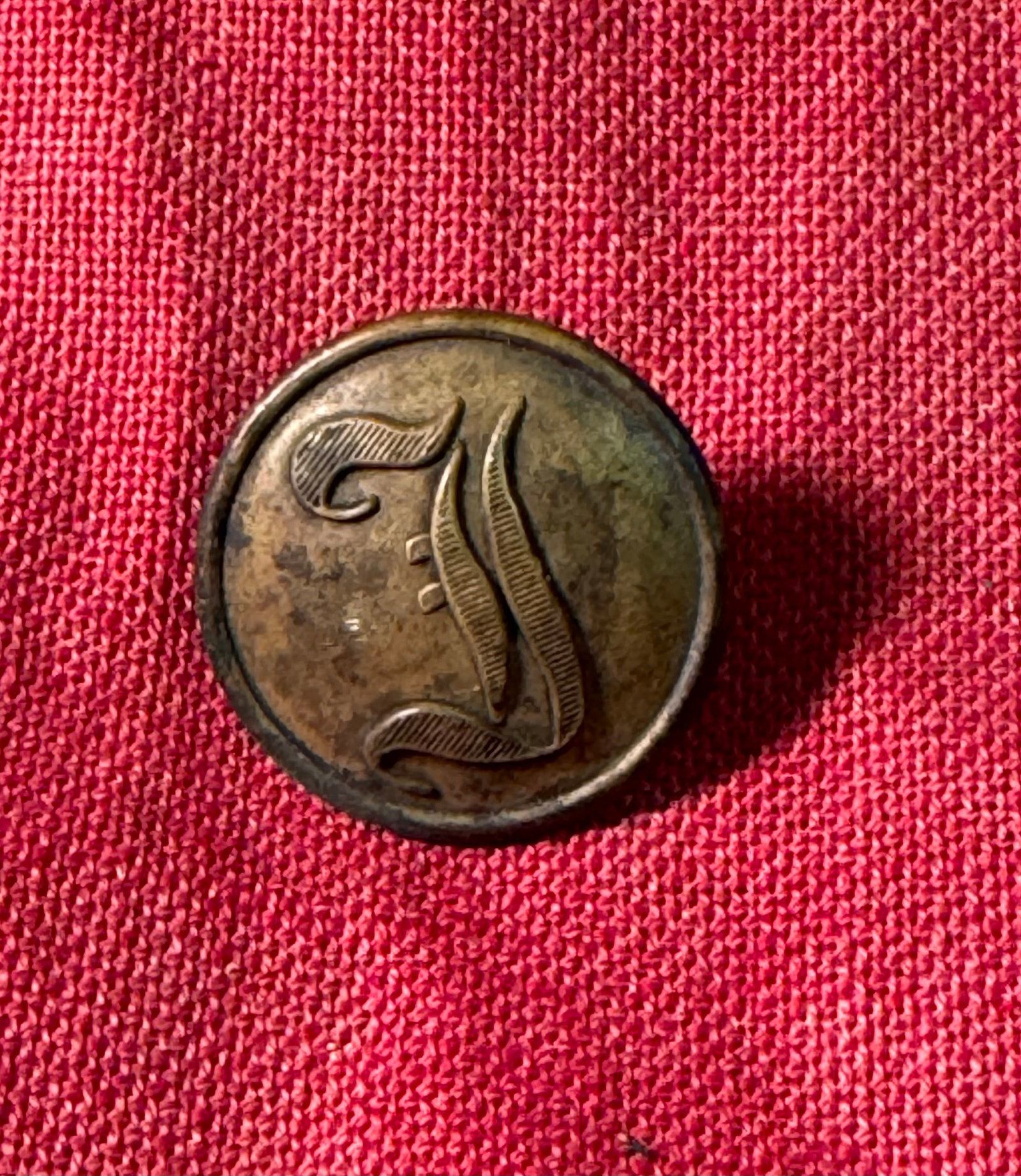 RARE CIVIL WAR CONFEDERATE CSA "I" INFANTRY SCRIPT BUTTON BY WATERBURY: RARE CIVIL WAR CONFEDERATE CSA "I" INFANTRY SCRIPT BUTTON BY WATERBURY. A RARE FIND. IT IS IN MINT OVERALL SHAPE AND CONDITION WITH A BEAUTIFUL OVERALL PATINA. A GREAT FIND AND AN EXCELLENT ADDITION T