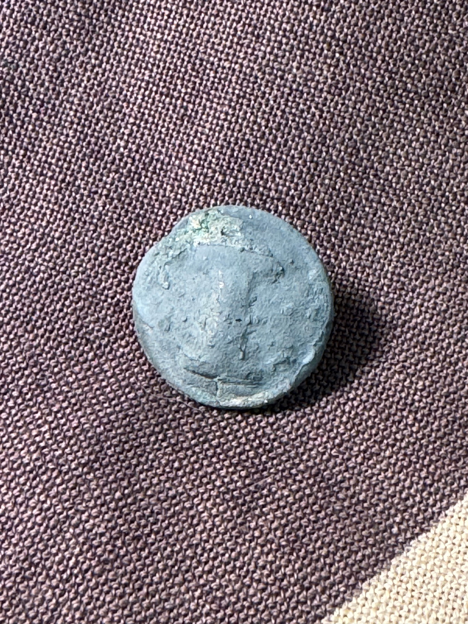 DUG CIVIL WAR CONFEDERATE INFANTRY "I" PEWTER BUTTON: DUG CIVIL WAR CONFEDERATE INFANTRY "I" PEWTER BUTTON. A RARE FIND. IN MINT CONDITION FOR BEING DUG. PLEASE VIEW ALL DETAILED PICTURES. A VERY RARE FIND.