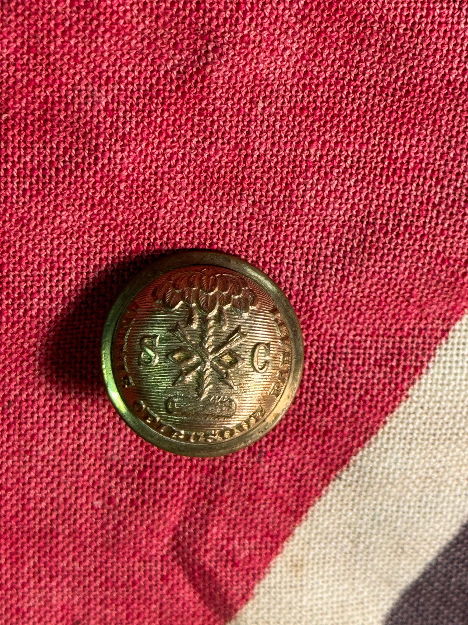 RARE CIVIL WAR CONFEDERATE CSA SOUTH CAROLINA COAT BUTTON BY MC LILLEY & CO.: RARE CIVIL WAR CONFEDERATE CSA SOUTH CAROLINA COAT BUTTON BY MC LILLEY & CO. A RARE FIND. IT IS IN MINT OVERALL SHAPE AND CONDITION WITH A BEAUTIFUL OVERALL PATINA. SHOWS GOOD WEAR AND USE. A GREAT FI