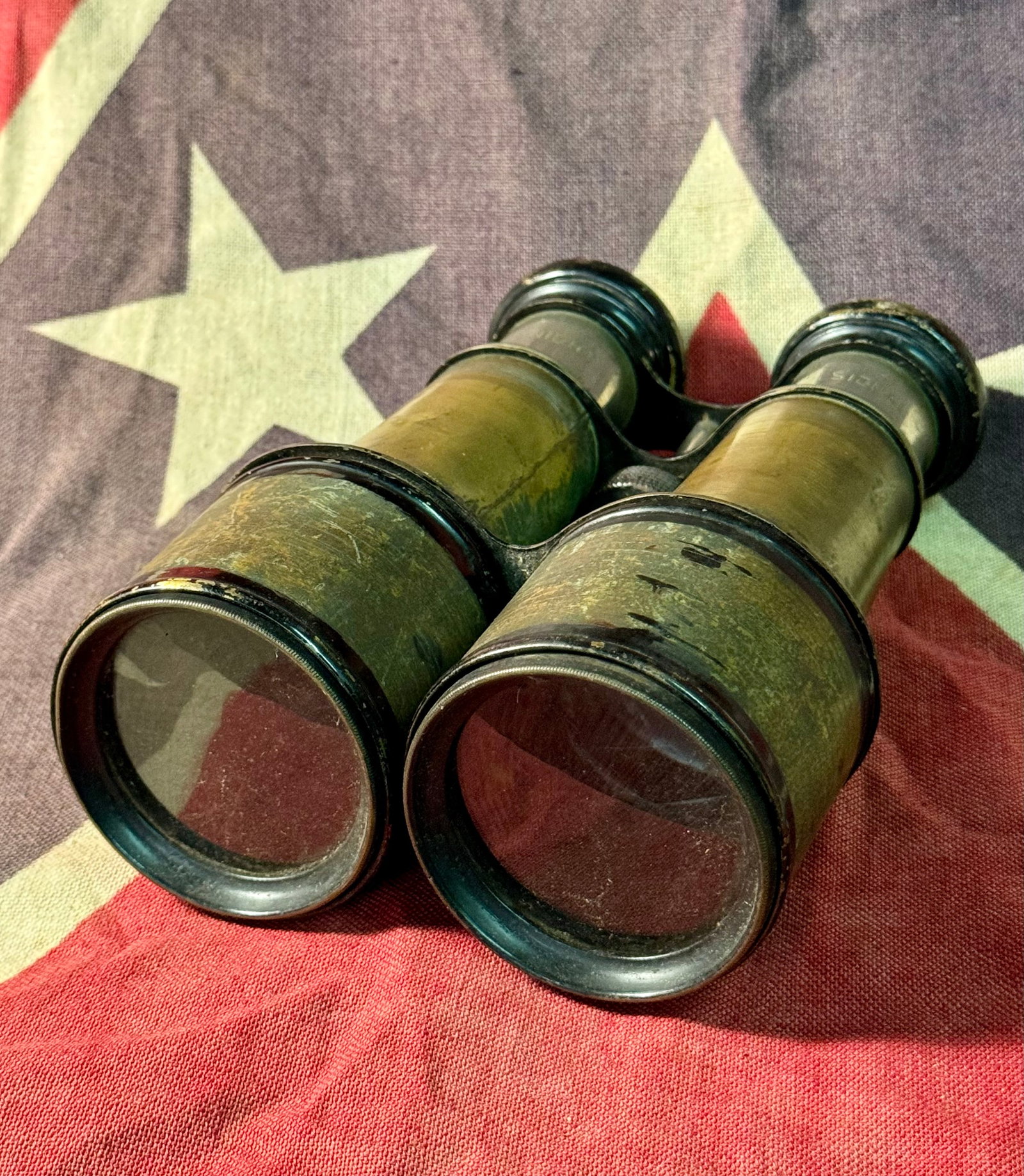 RARE CIVIL WAR OFFICER FIELD USED BINOCULARS: RARE CIVIL WAR OFFICER FIELD USED BINOCULARS. A RARE FIND. IT IS IN MINT OVERALL SHAPE AND CONDITION WITH A BEAUTIFUL OVERALL PATINA. A GREAT FIND AND AN EXCELLENT ADDITION TO YOUR COLLECTION.