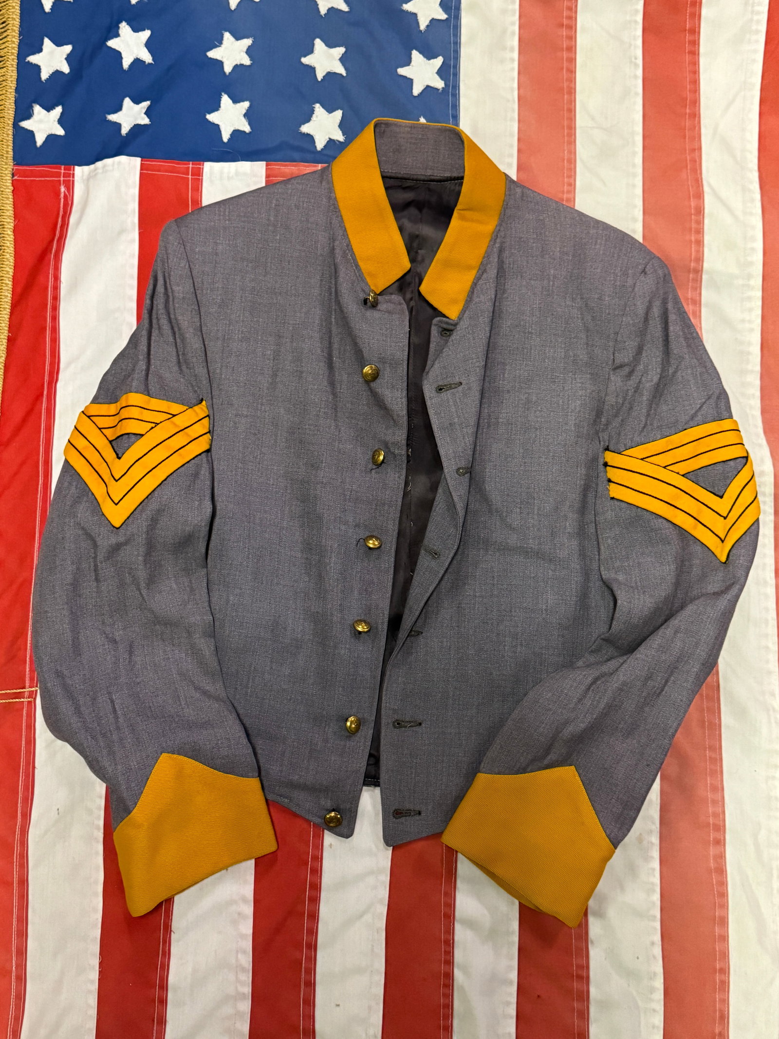 ID'D CIVIL WAR CONFEDERATE CSA CAVALRY SHELL JACKET WITH CSA BUTTONS: ID'D CIVIL WAR CONFEDERATE CSA CAVALRY SHELL JACKET WITH CSA BUTTONS. AN ULTRA RARE FIND THAT IS IN MINT OVERALL SHAPE AND CONDITION WITH A BEAUTIFUL OVERALL PATINA. HAS A GREAT LOOK TO IT WITH AN EXC