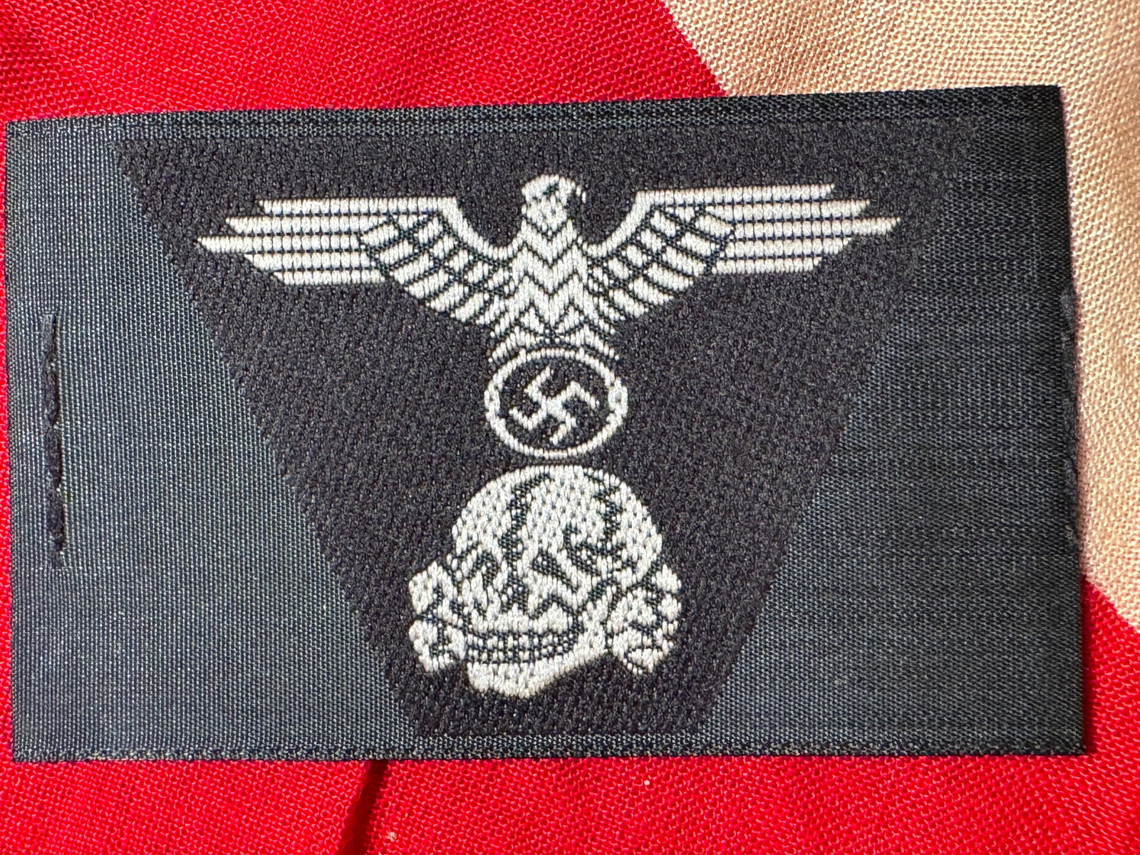 WWII German PANZER SS M43 TRAPEZOID CAP INSIGNIA. (Mützen Abzeichen): WWII German PANZER SS M43 TRAPEZOID CAP INSIGNIA. (Mützen Abzeichen). In 1944 the SS developed a single piece of cap insignia which incorporated both the skull and eagle on a one piece trapezoid base